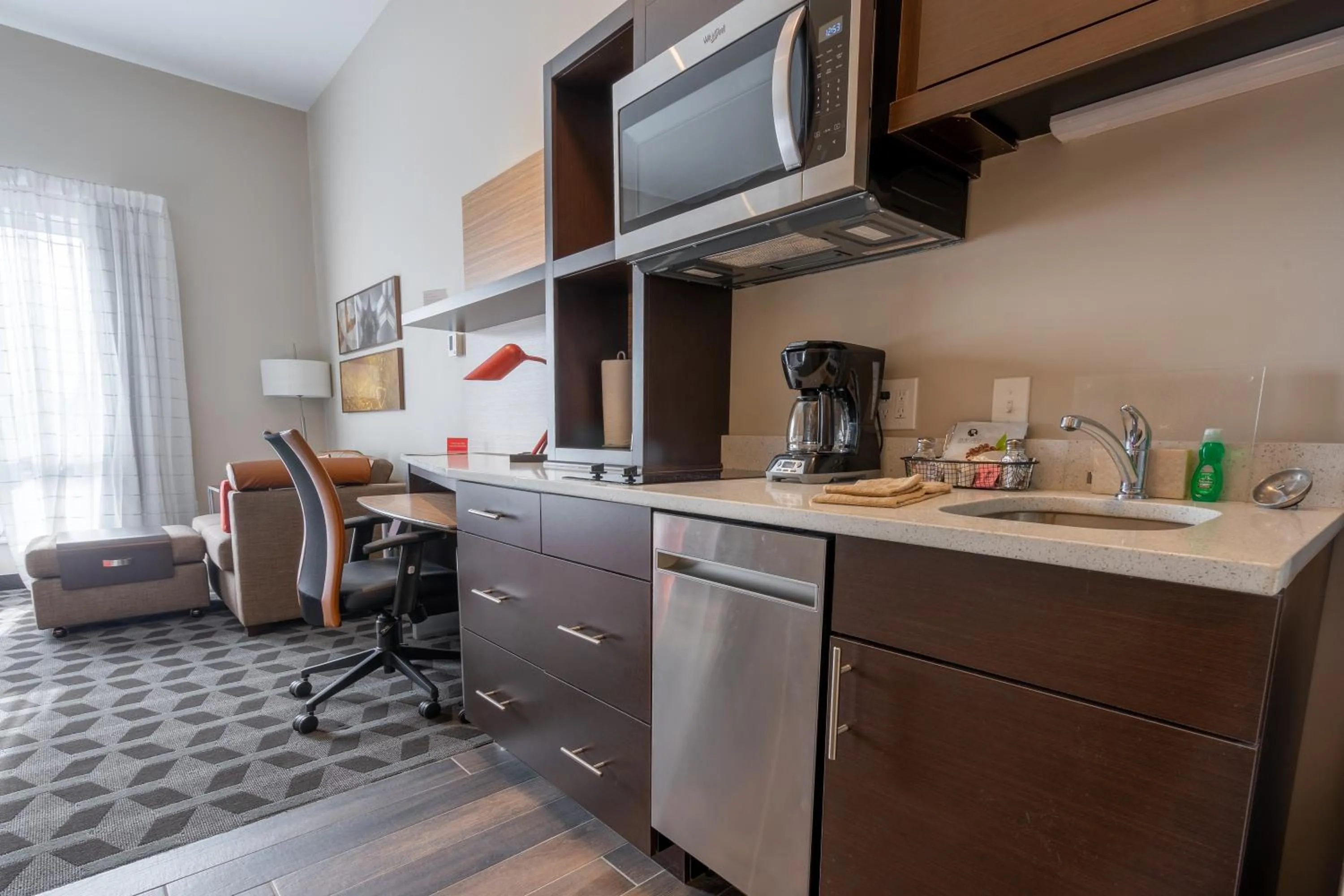 Kitchen or kitchenette in TownePlace Suites by Marriott Clinton