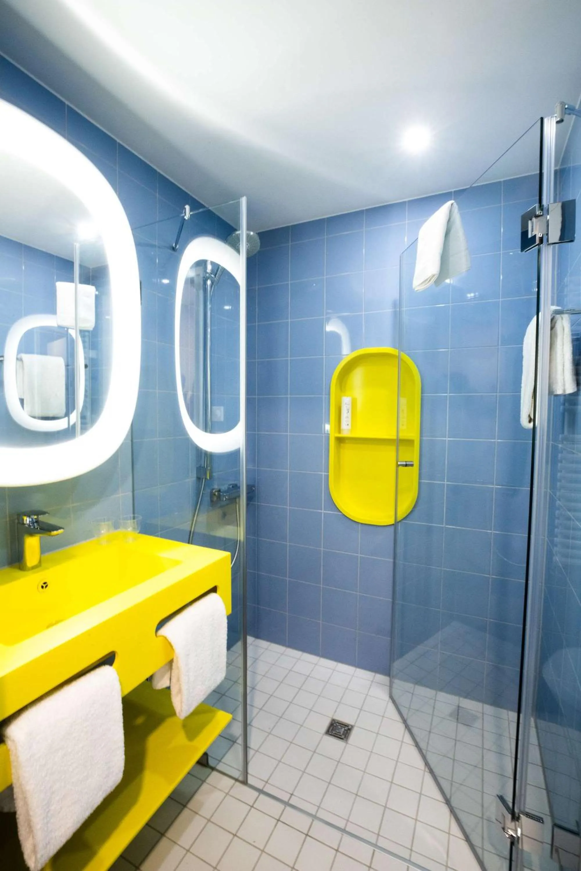 Shower in Prize by Radisson, Bern City