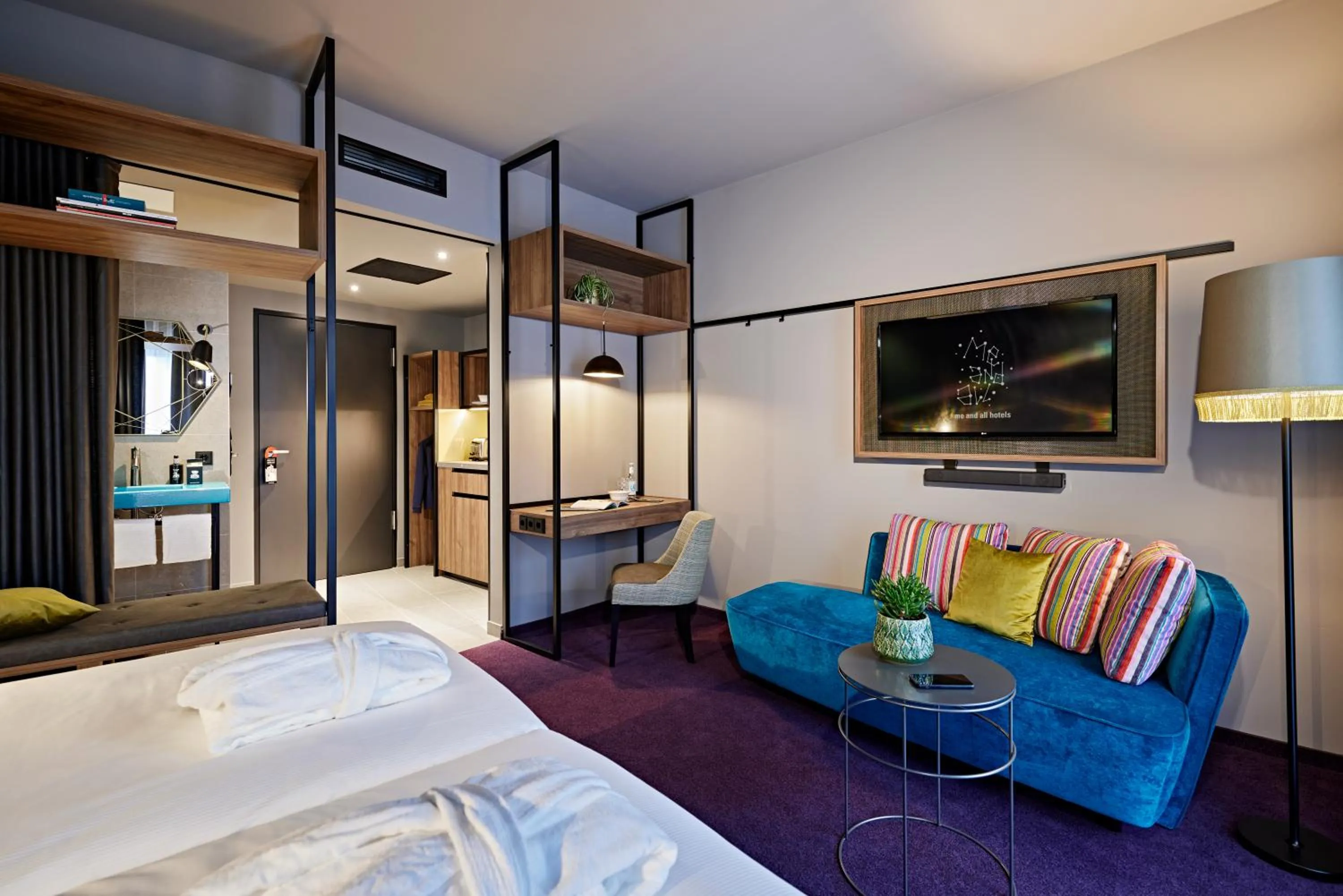 TV and multimedia, Bed in Me and All Hotel Dusseldorf Oberkassel, by Hyatt