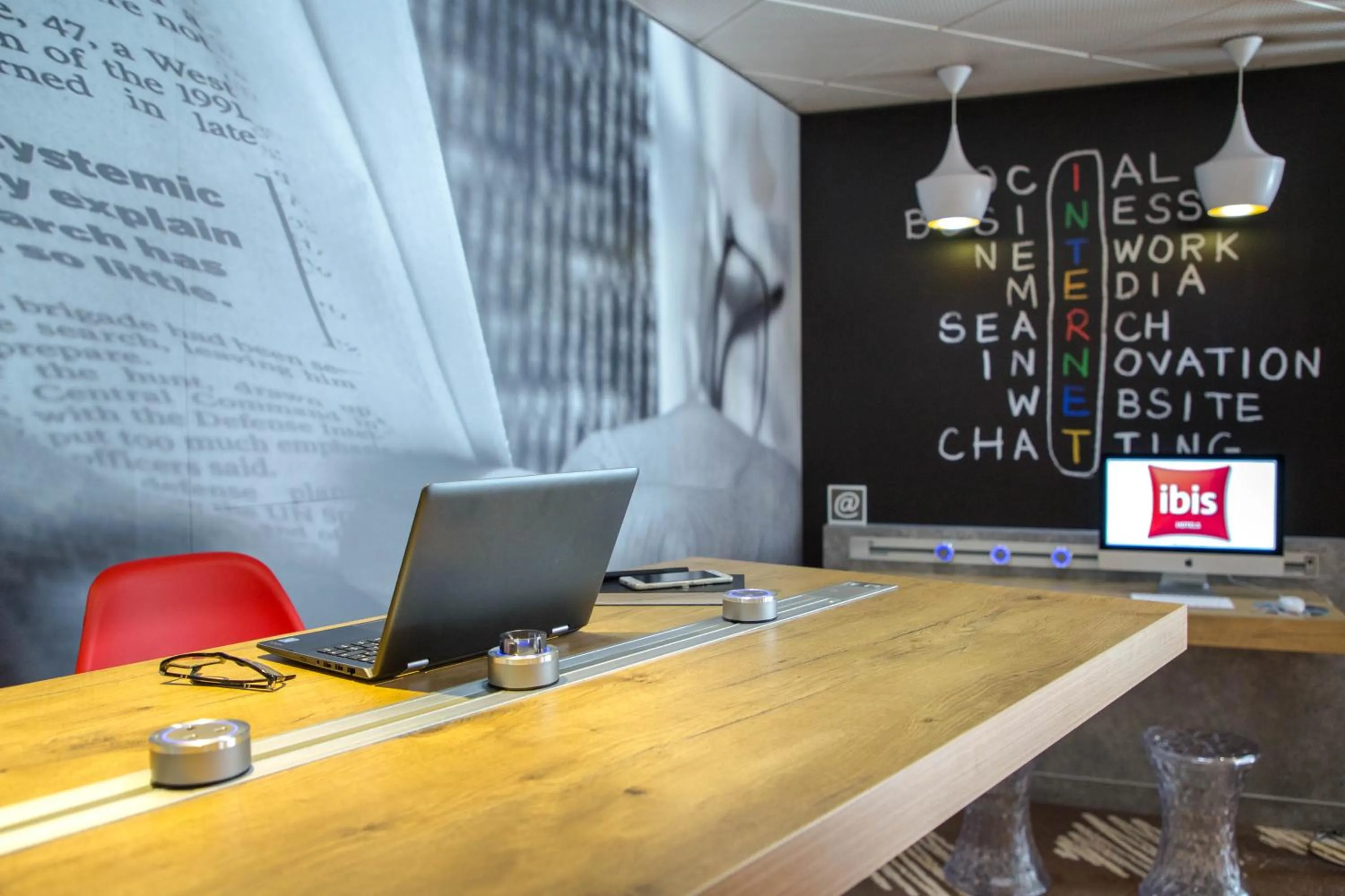 Seating area in ibis Cannes Mandelieu