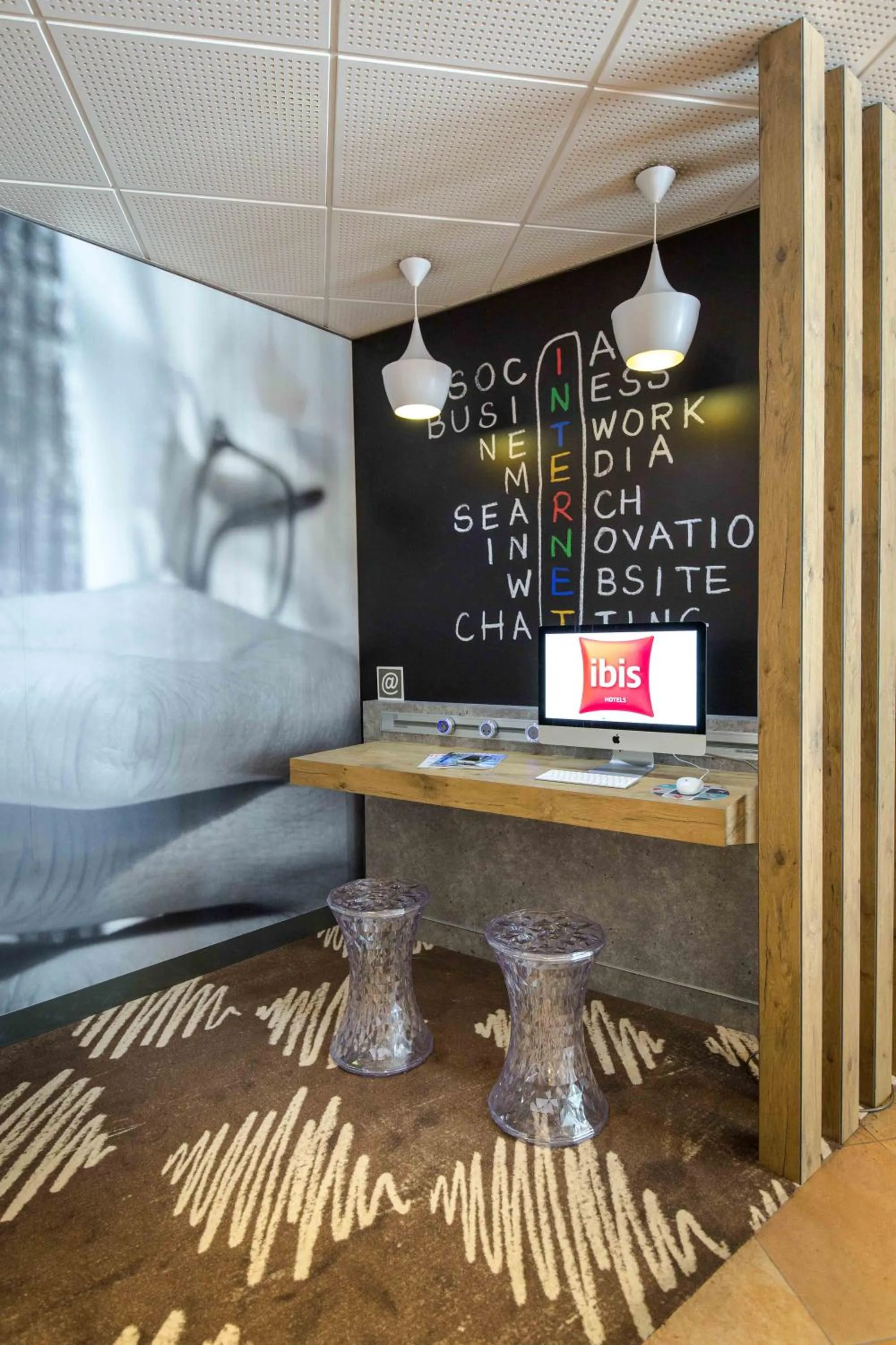 Seating area in ibis Cannes Mandelieu