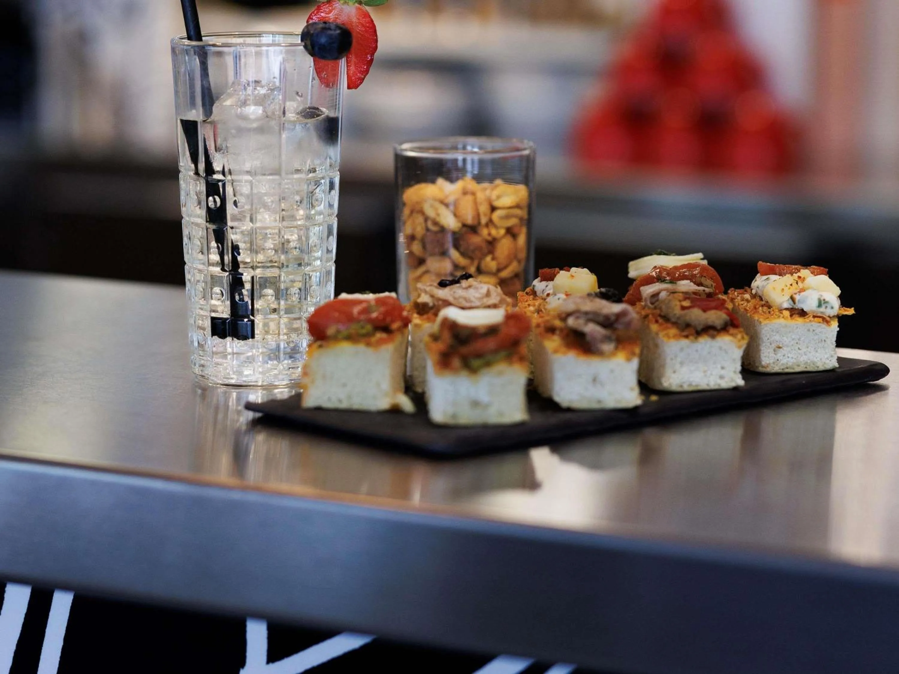 Lounge or bar in ibis Cannes Mandelieu