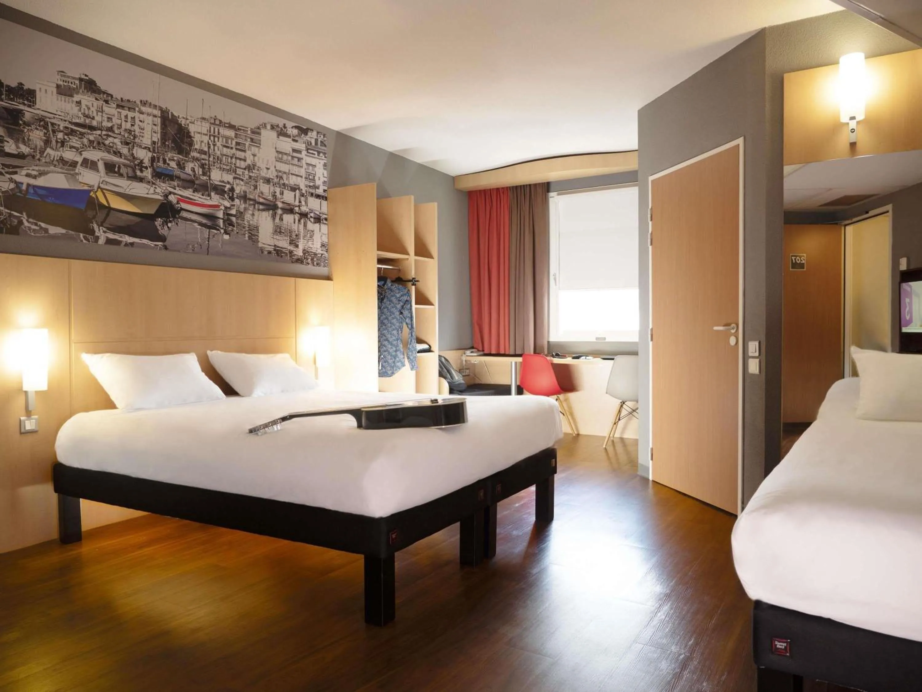 Property building, Bed in ibis Cannes Mandelieu