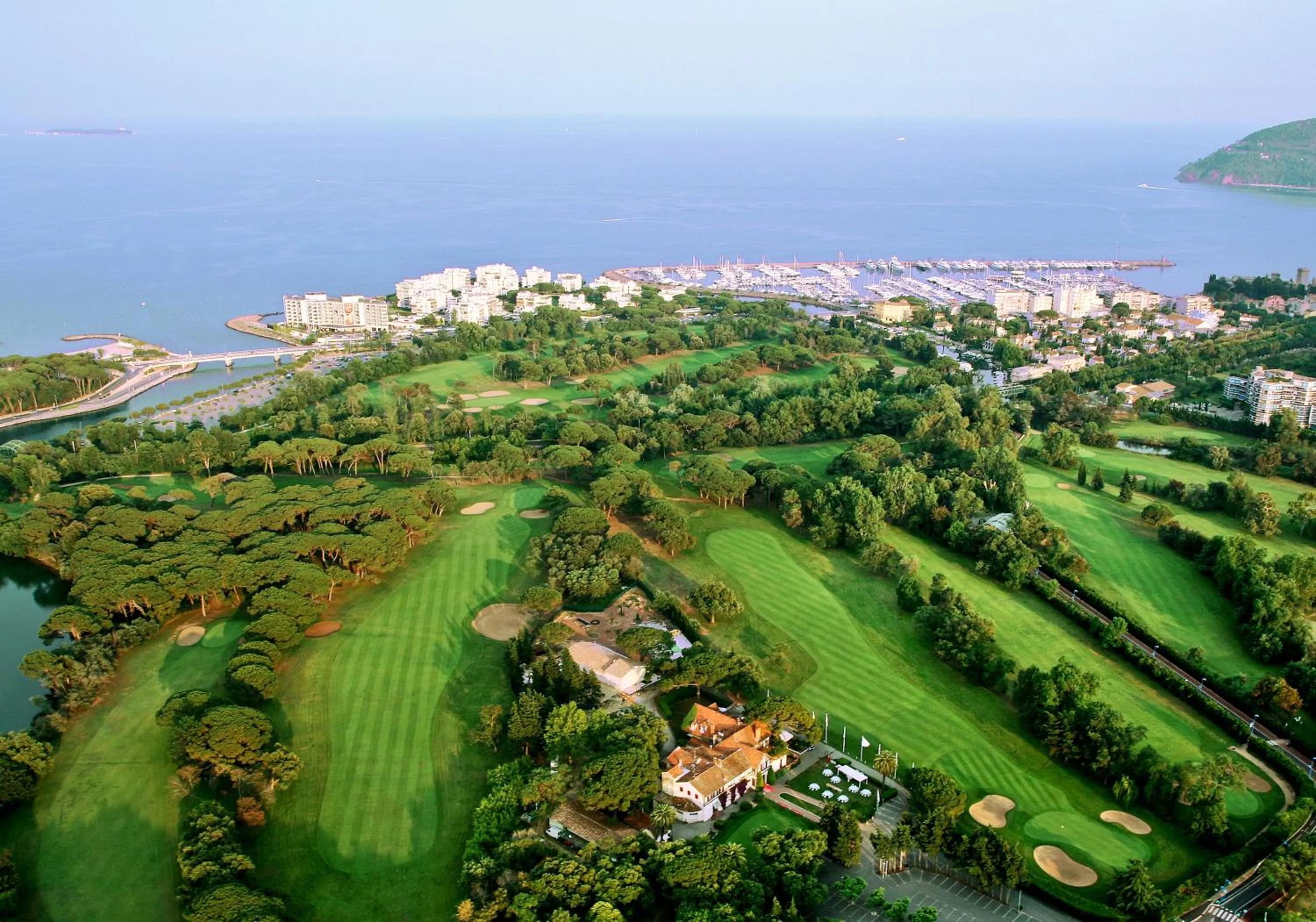 Area and facilities in ibis Cannes Mandelieu