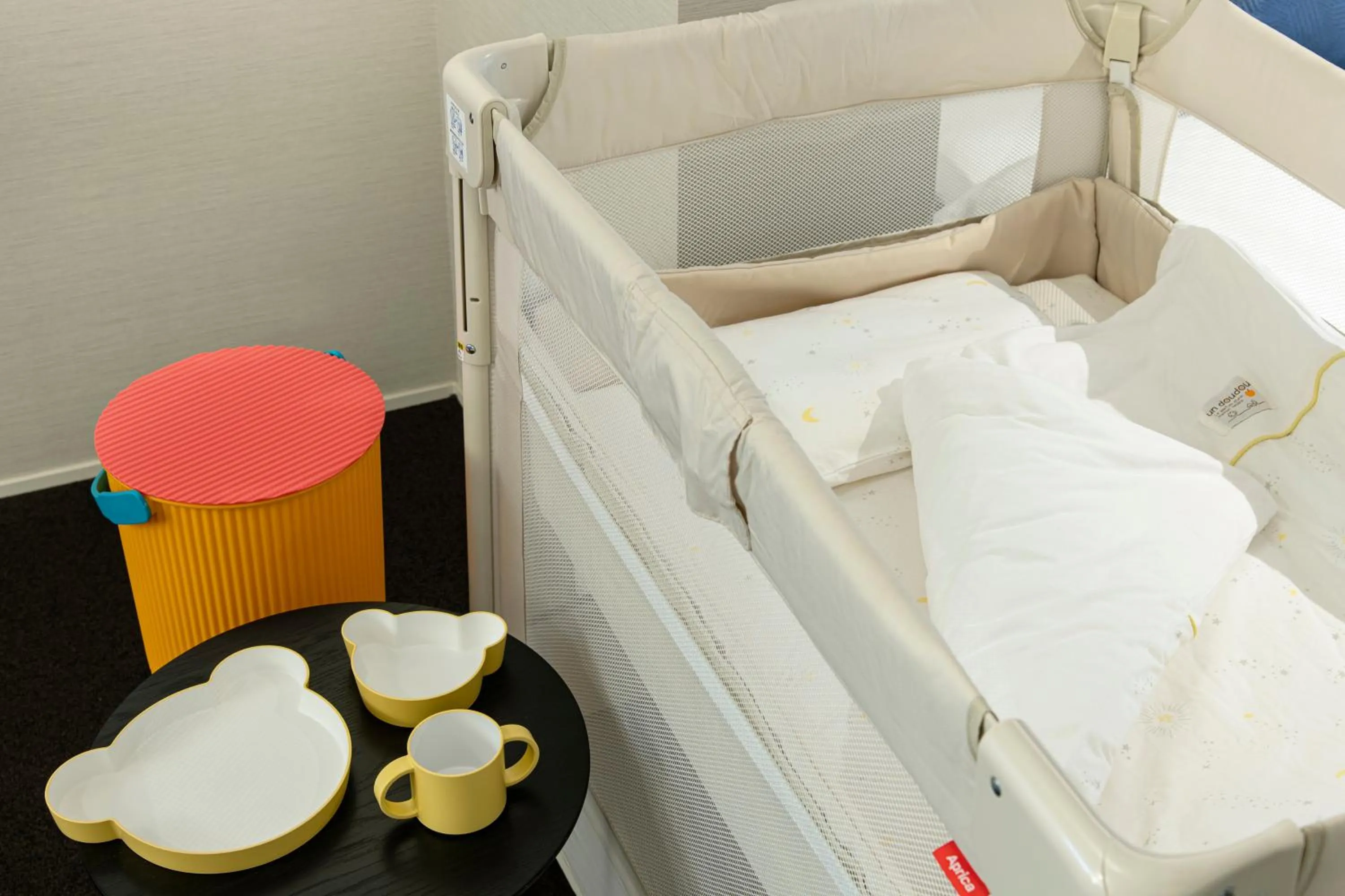 cot, Bed in HOTEL MASTAY jingumichi