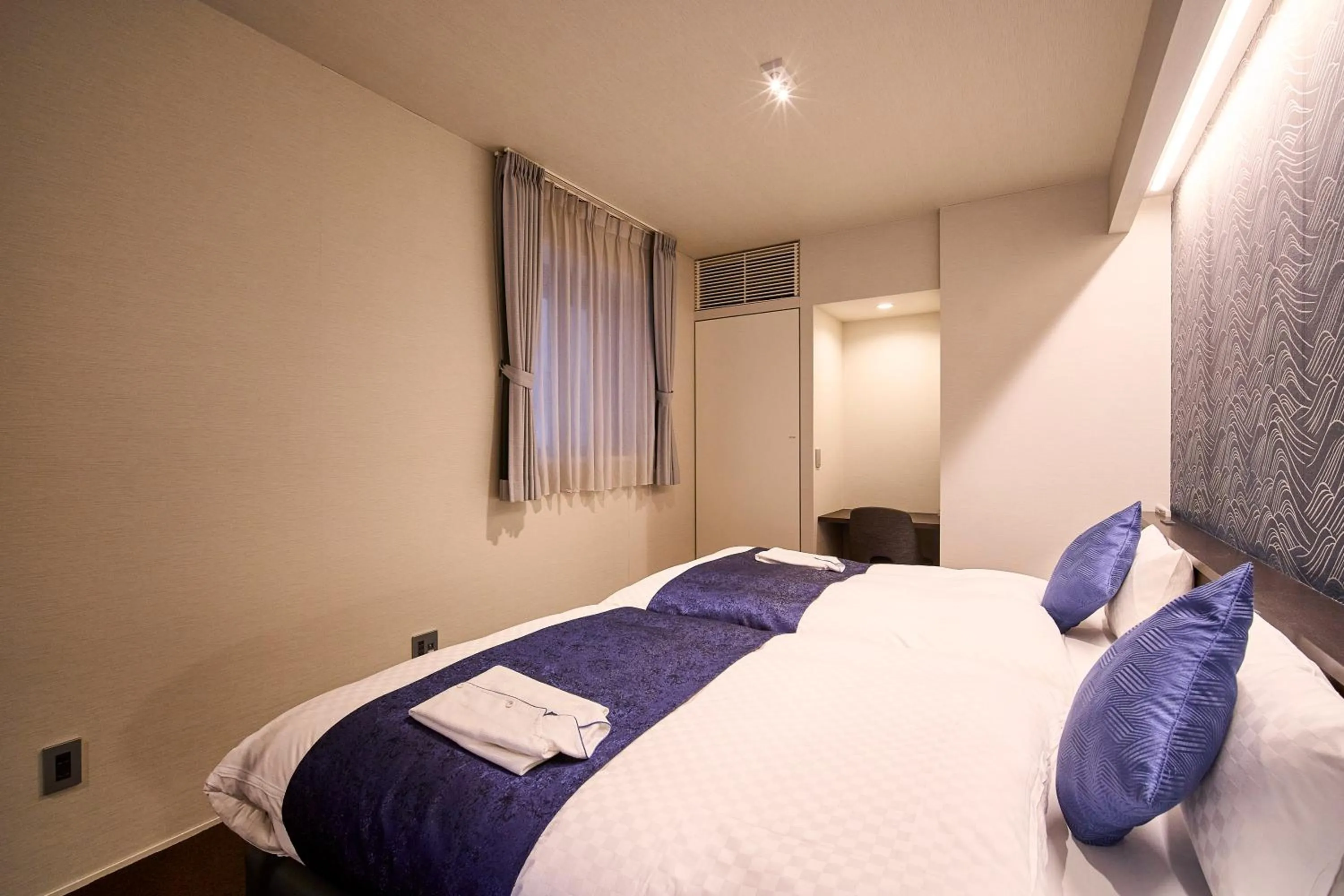 Bed in HOTEL MASTAY jingumichi