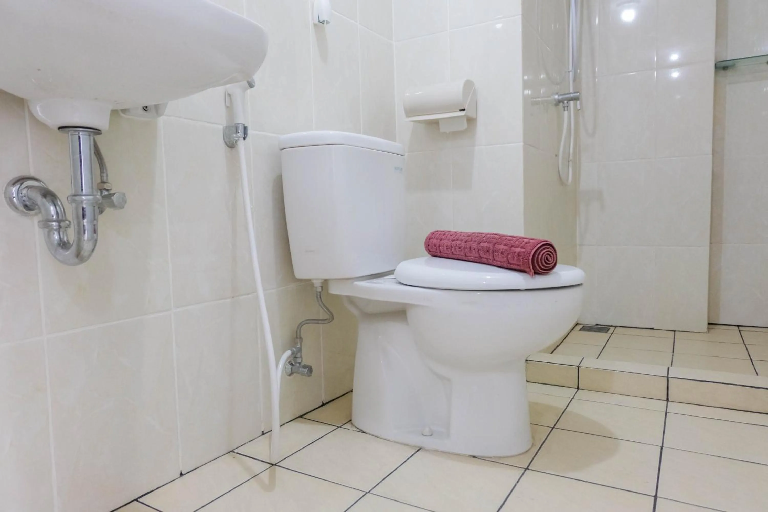 Comfortable 2BR Apartment at M-Town Residence By Travelio