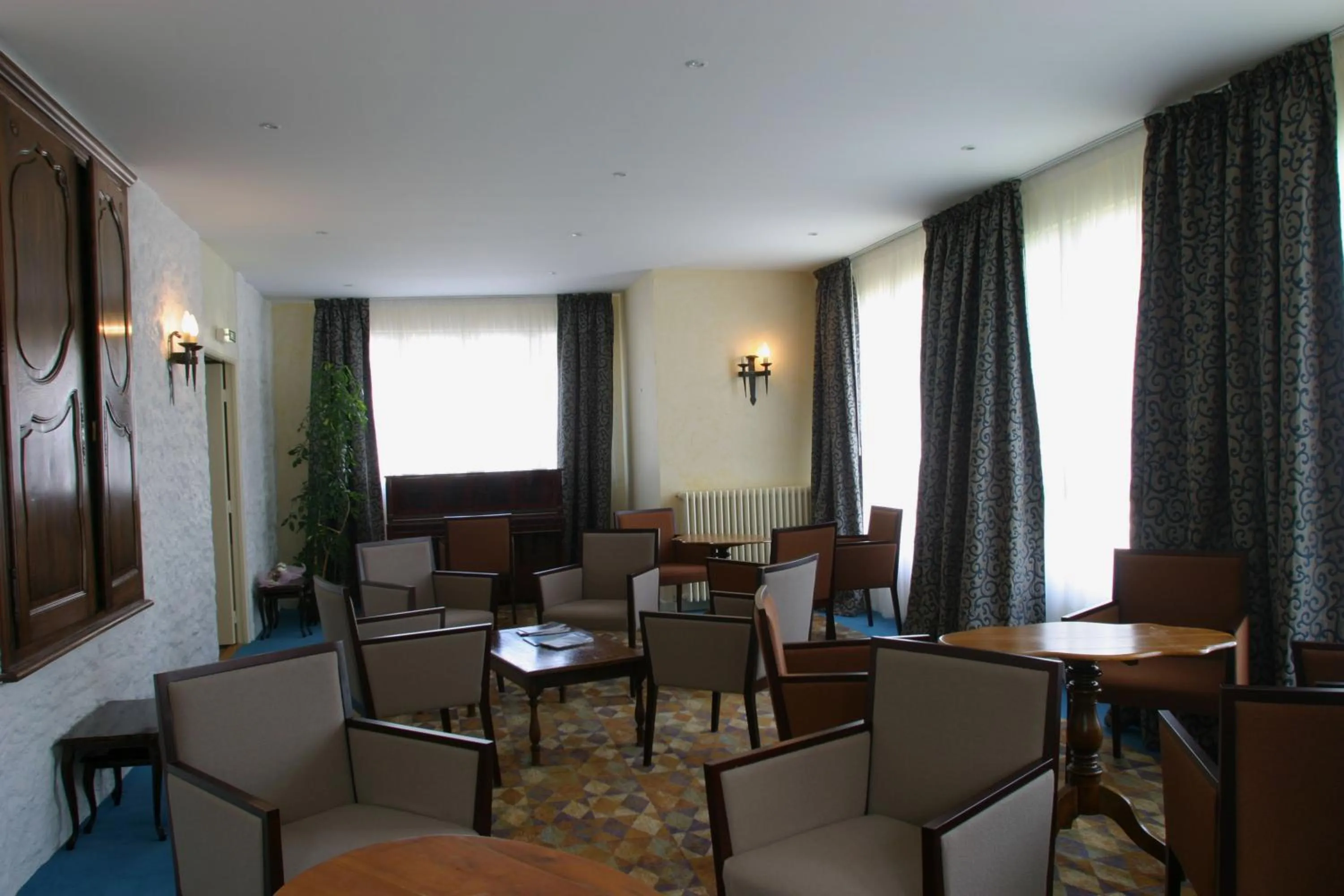 Lounge or bar in Le Parc Des Fees Hôtel Retaurant & Spa
