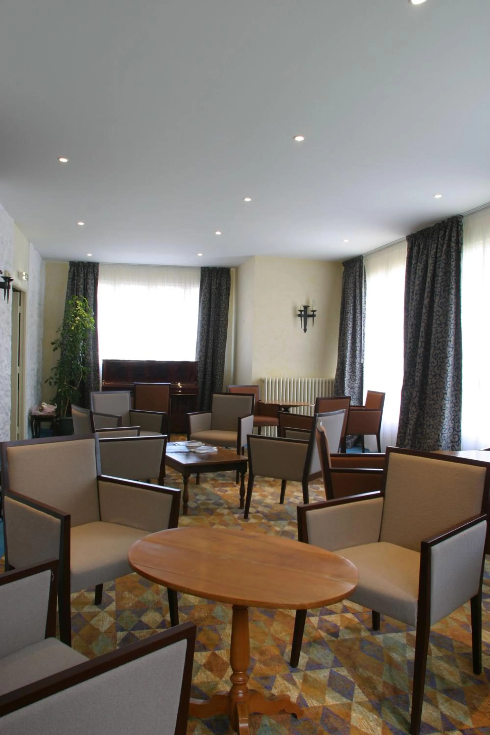 Lounge or bar, Seating Area in Le Parc Des Fees Hôtel Retaurant & Spa