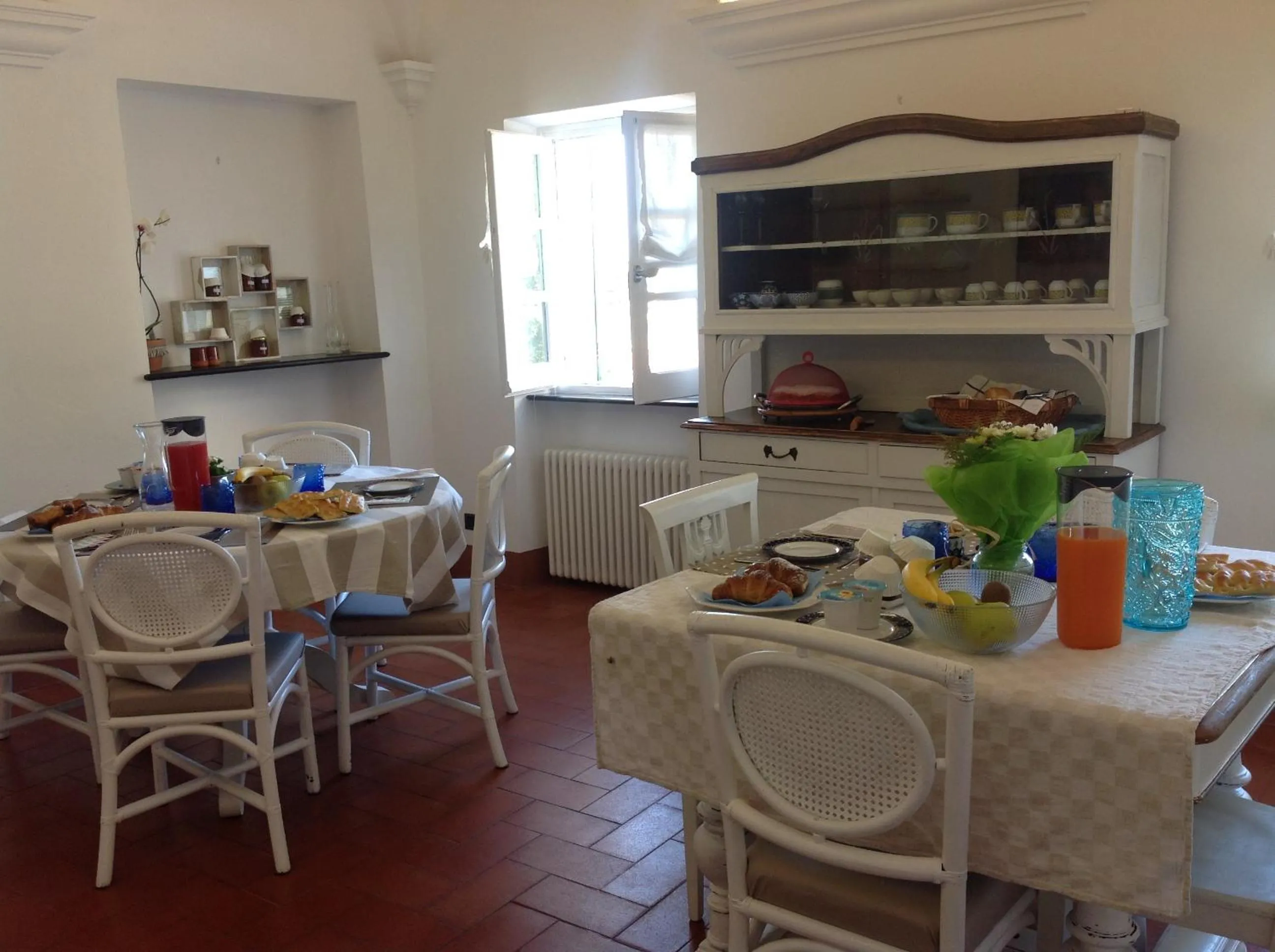 Dining area in B&B Lacrêma