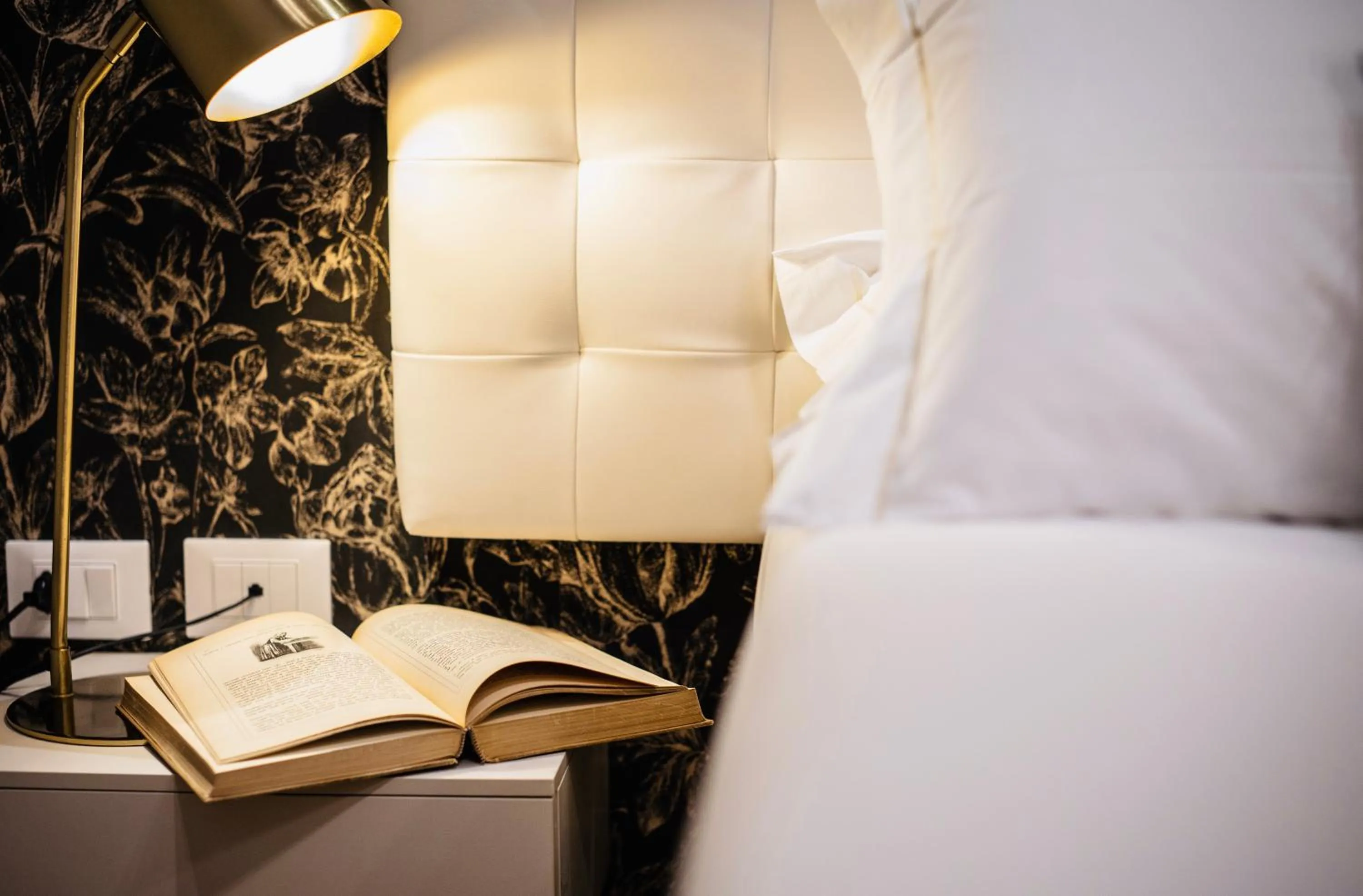 Decorative detail, Bed in INTOMILAN Galleria Duomo I Boutique & Design Aparthotel