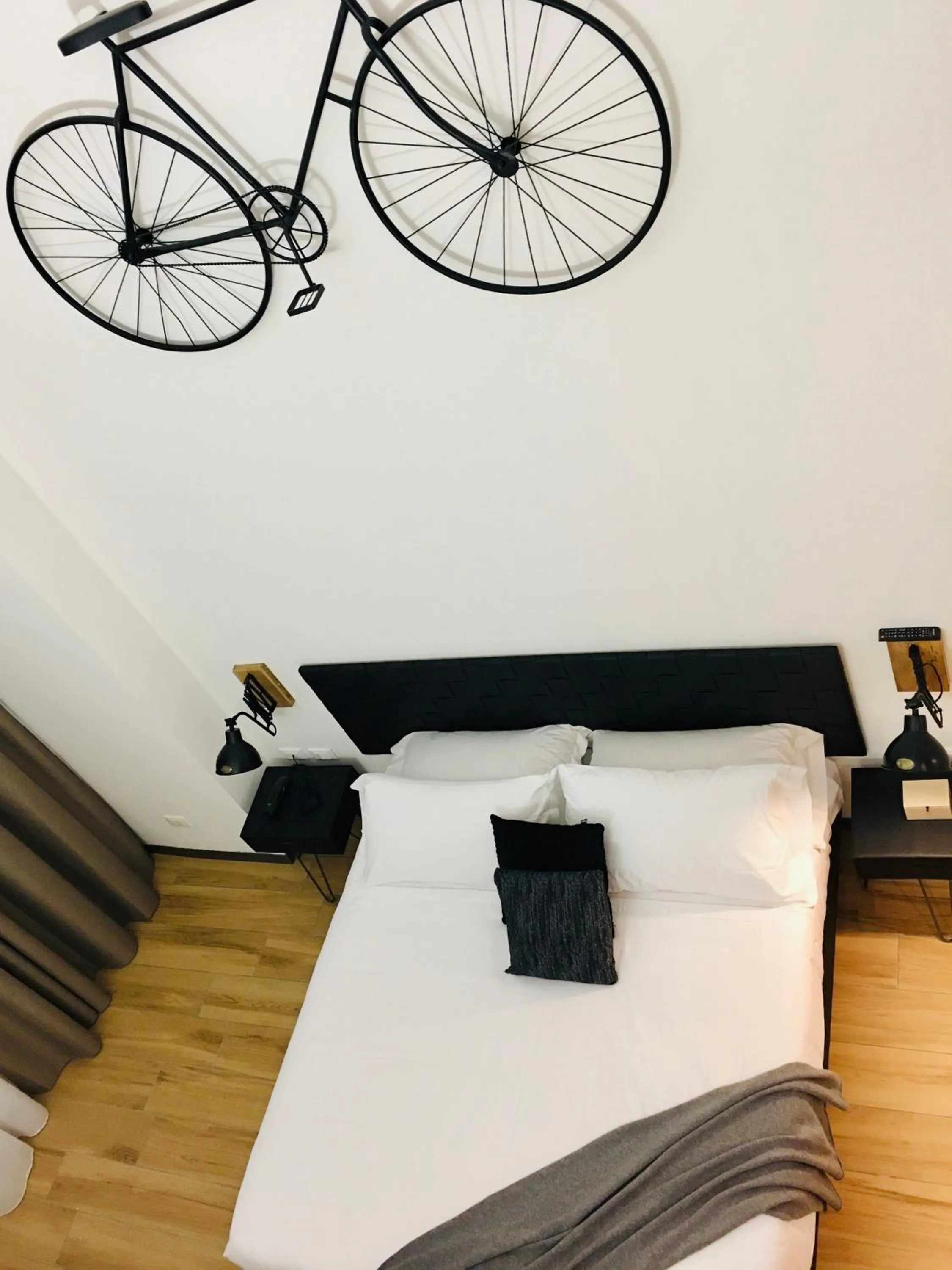 Photo of the whole room, Bed in INTOMILAN Galleria Duomo I Boutique & Design Aparthotel