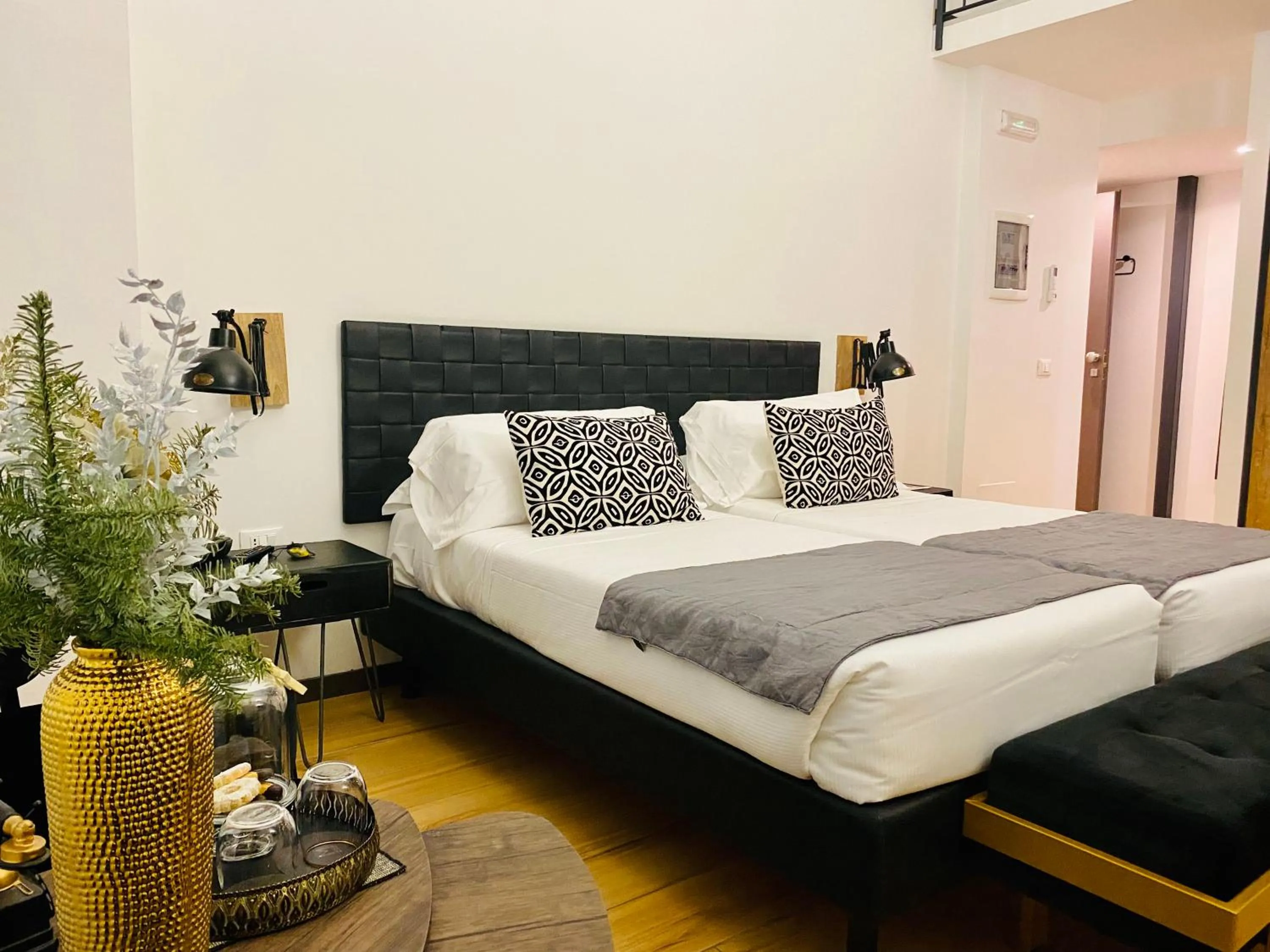 Bed in INTOMILAN Galleria Duomo I Boutique & Design Aparthotel