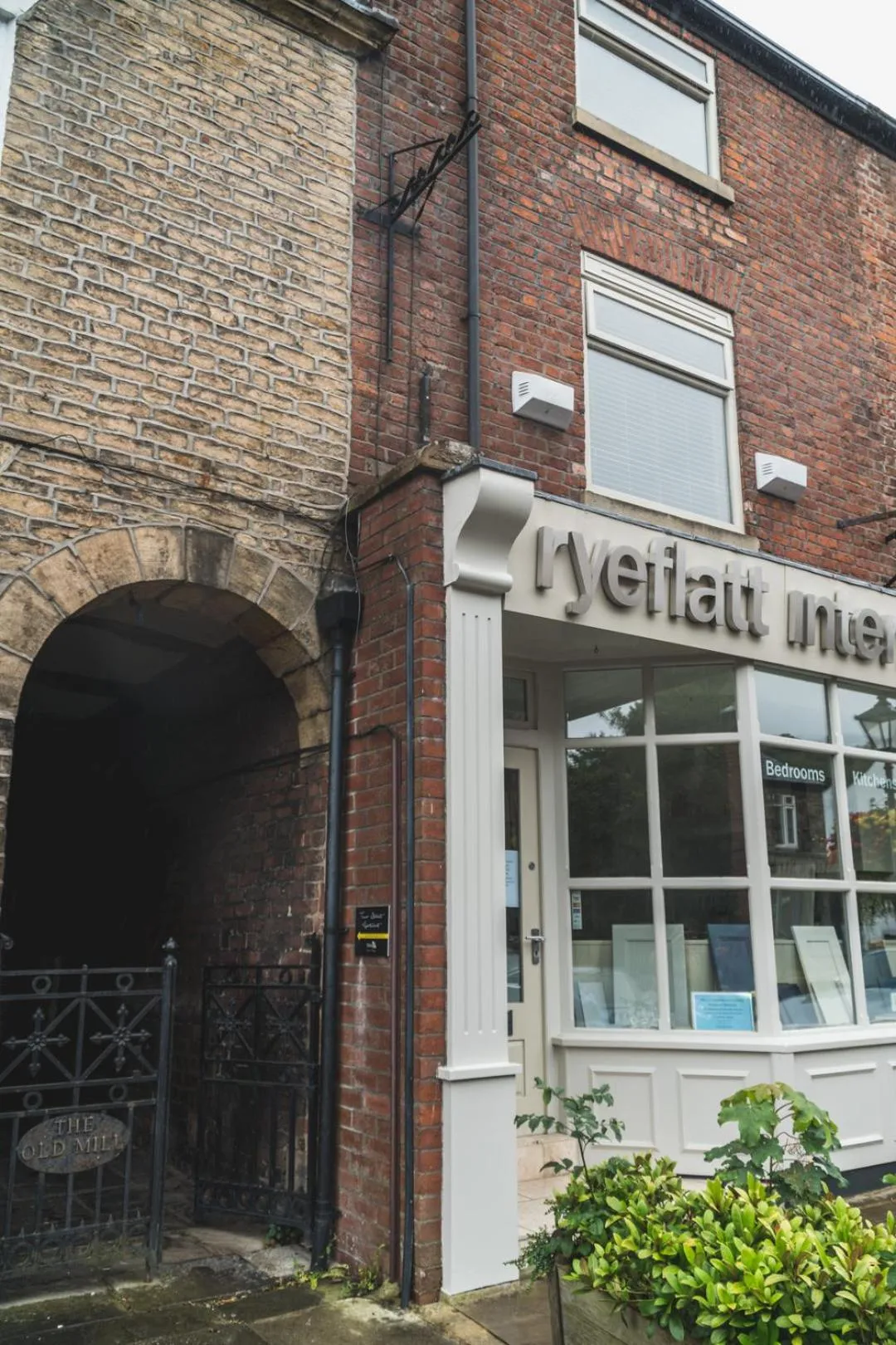 Property building in Town Street Apartment