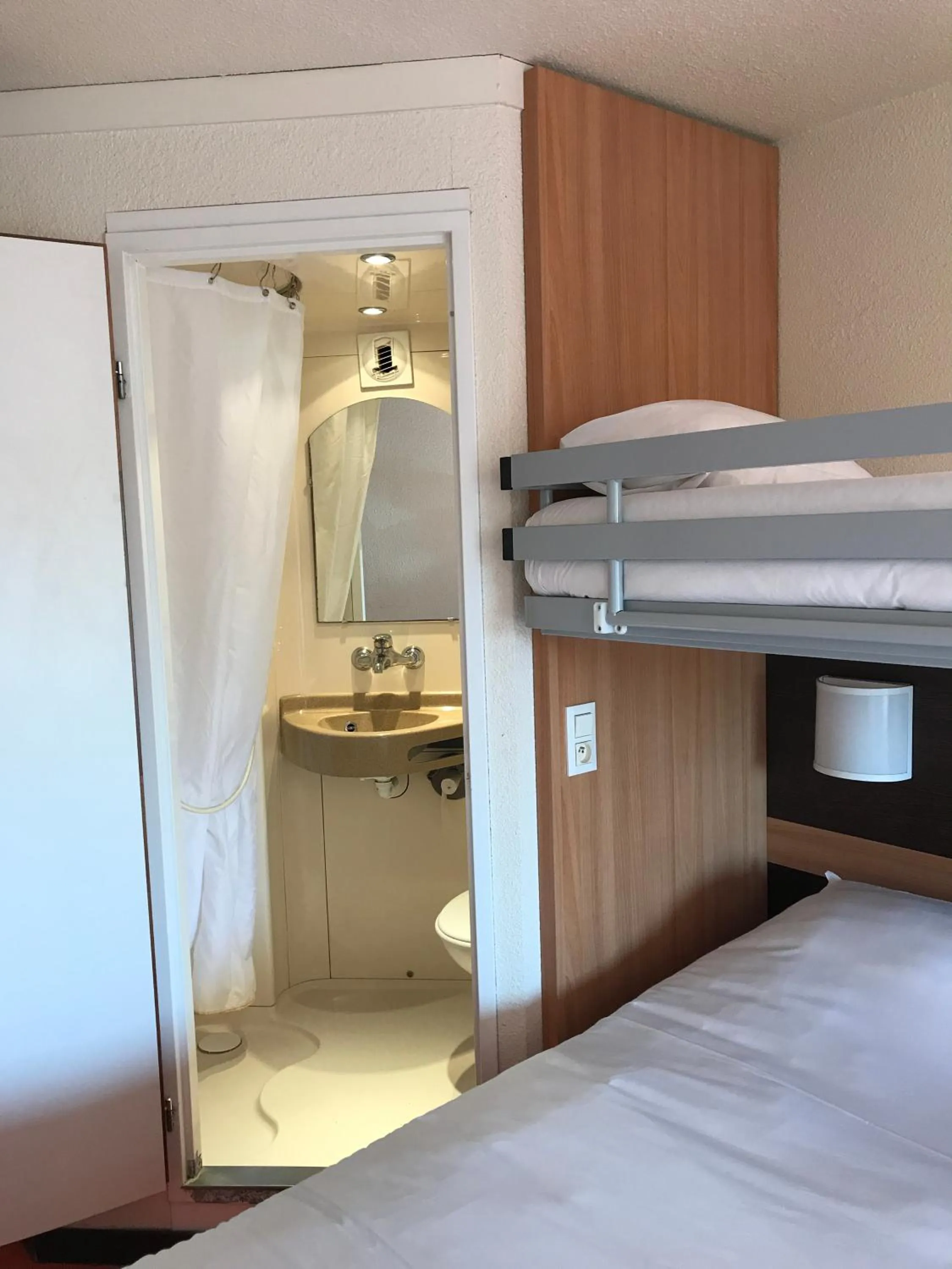 Other, Bed in Première Classe Annemasse Ville La Grand