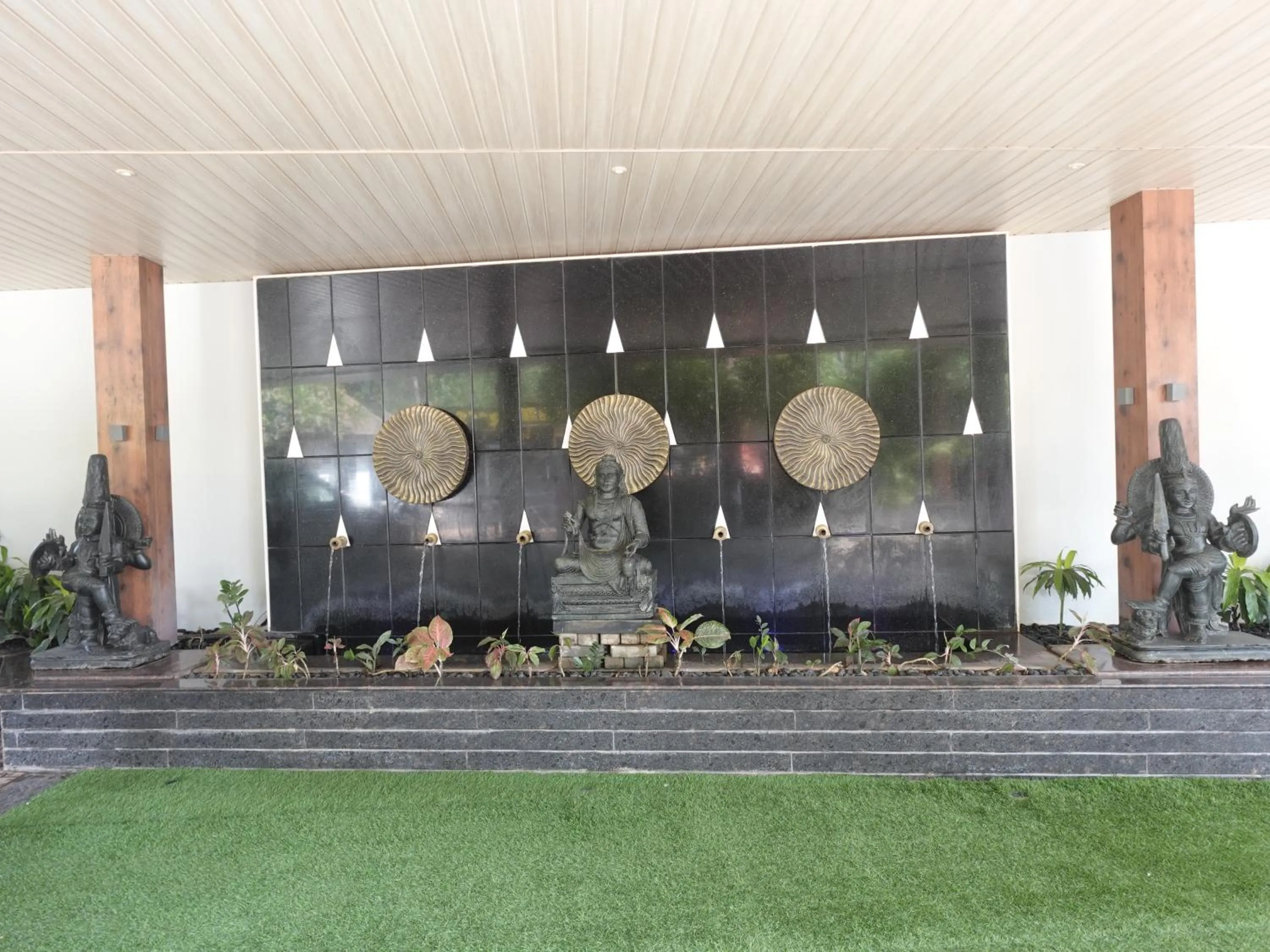 Facade/entrance in Sobit Sarovar Portico