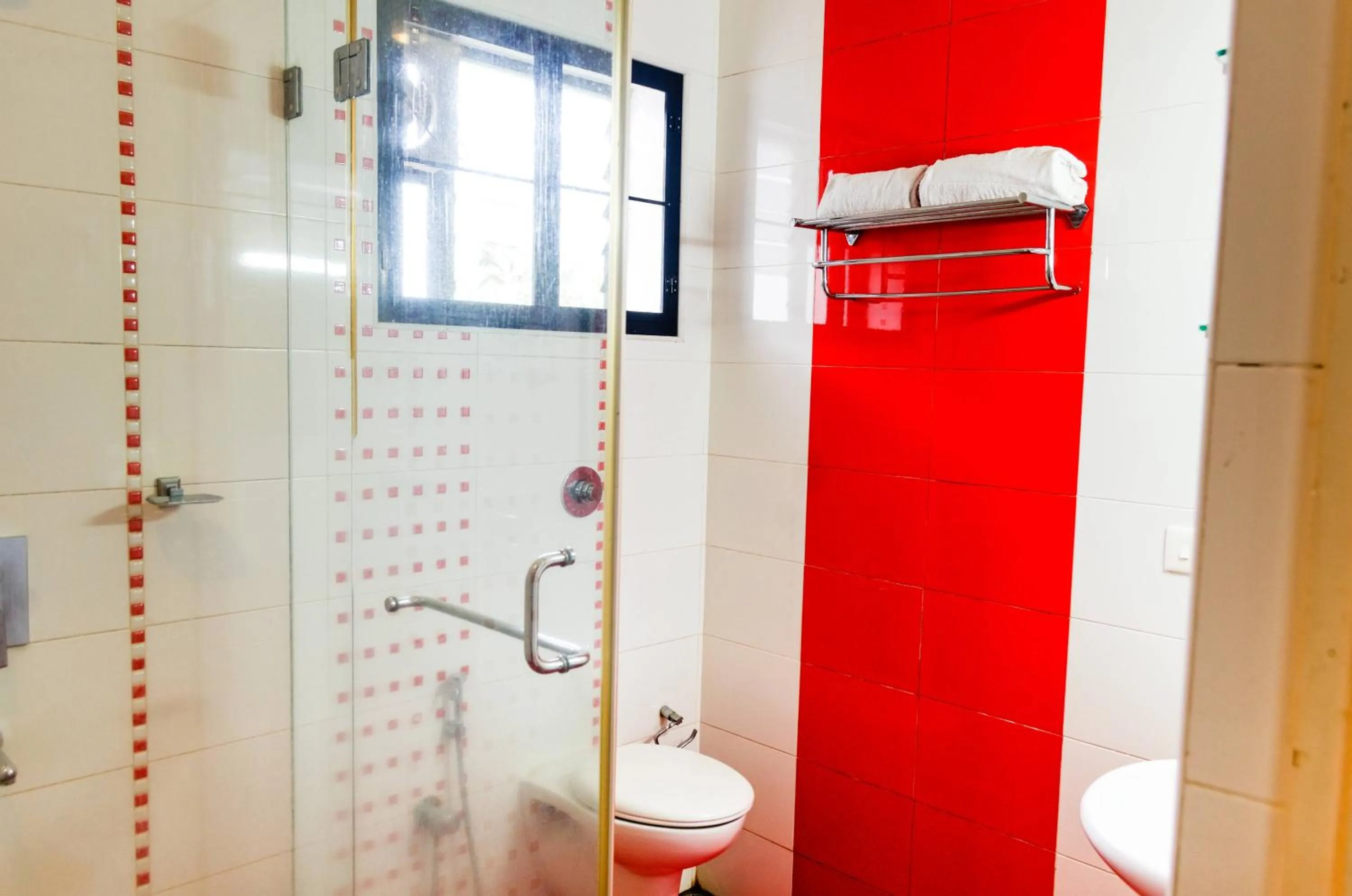 Toilet in Hotel Opalo Kailas