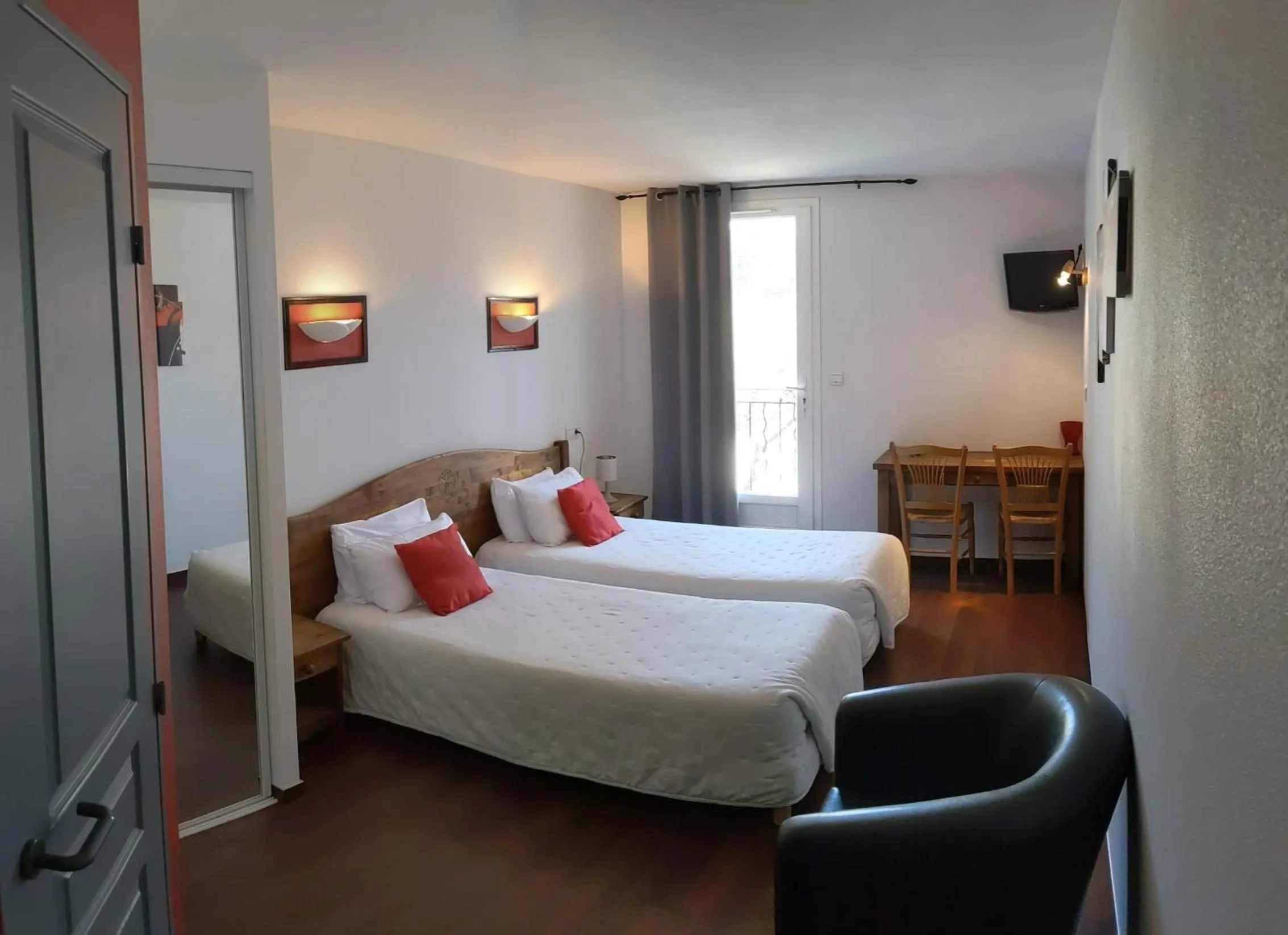 Bed in Hôtel Le Pradet