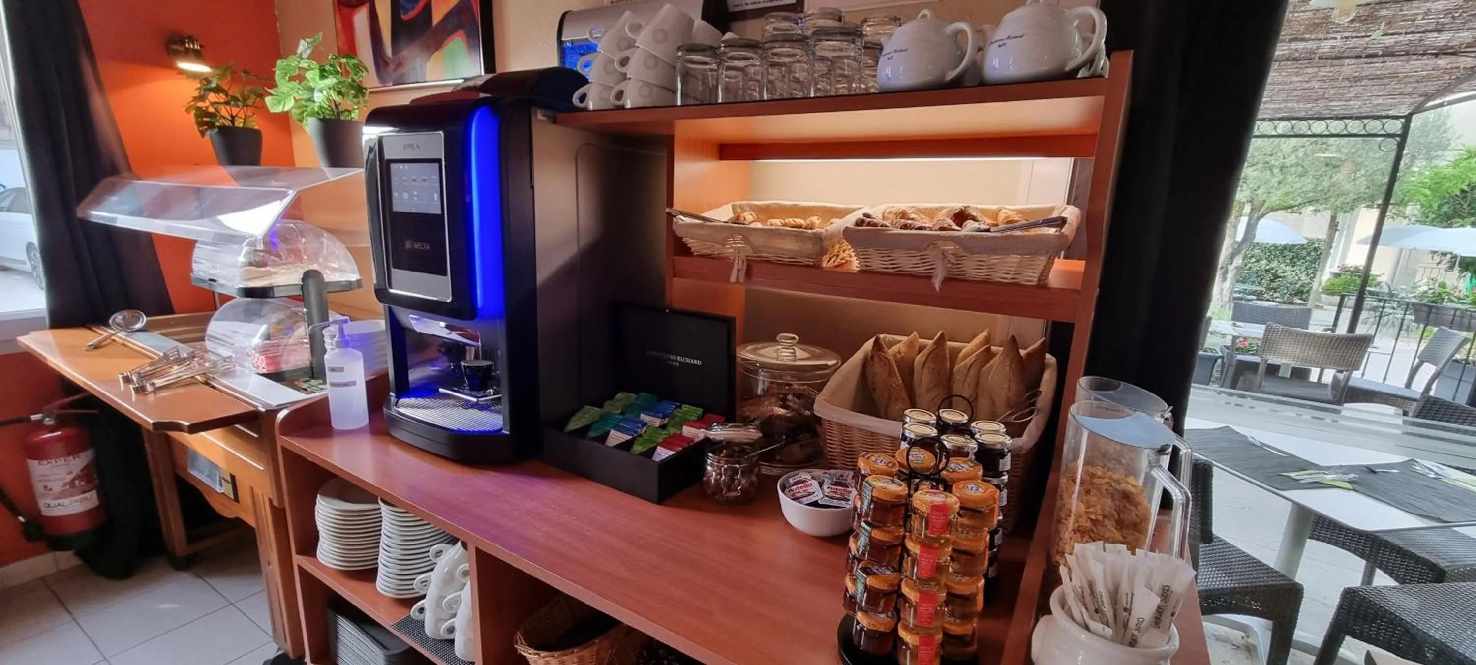 Breakfast in Hôtel Le Pradet