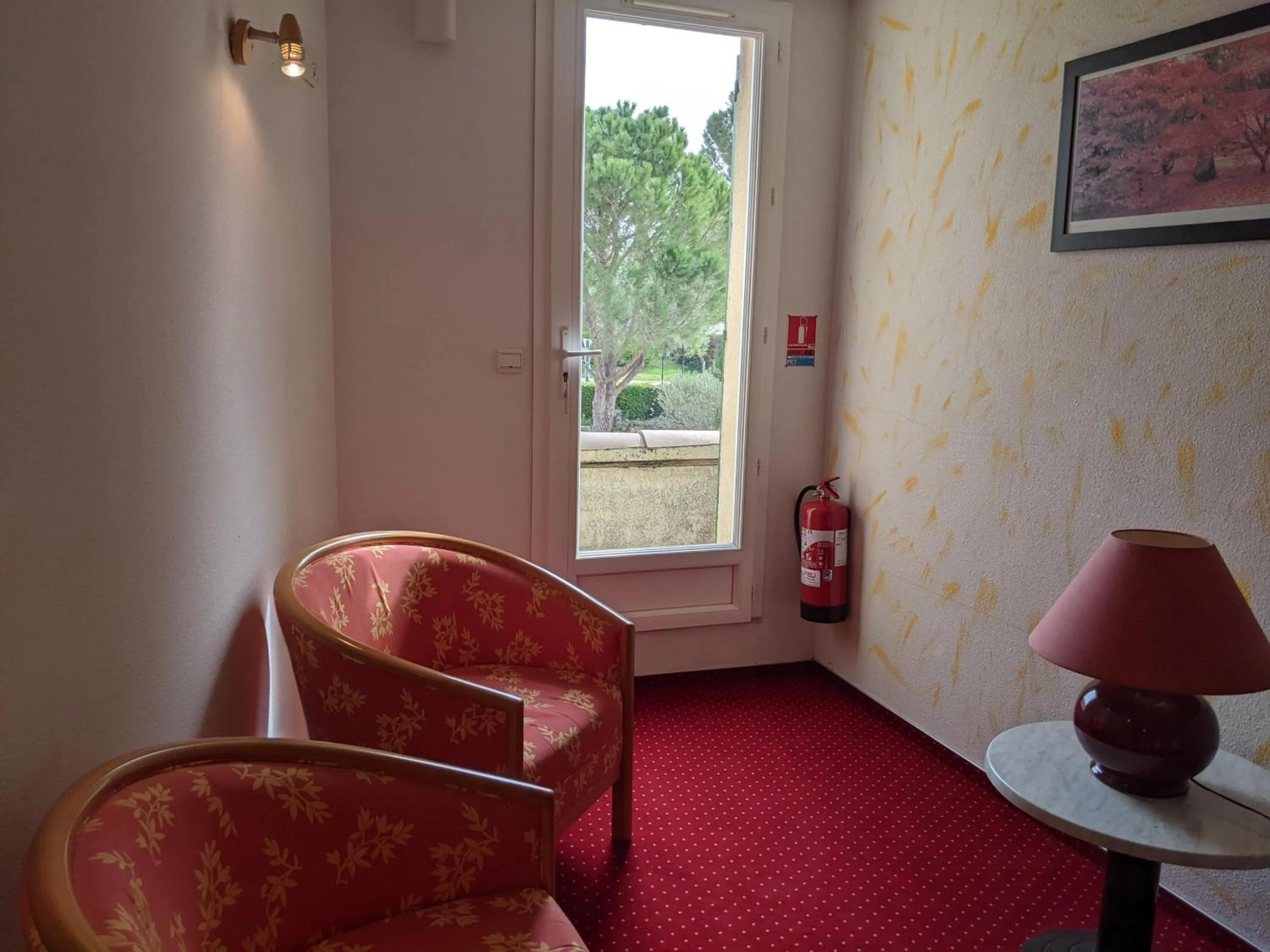 Seating area in Hôtel Le Pradet