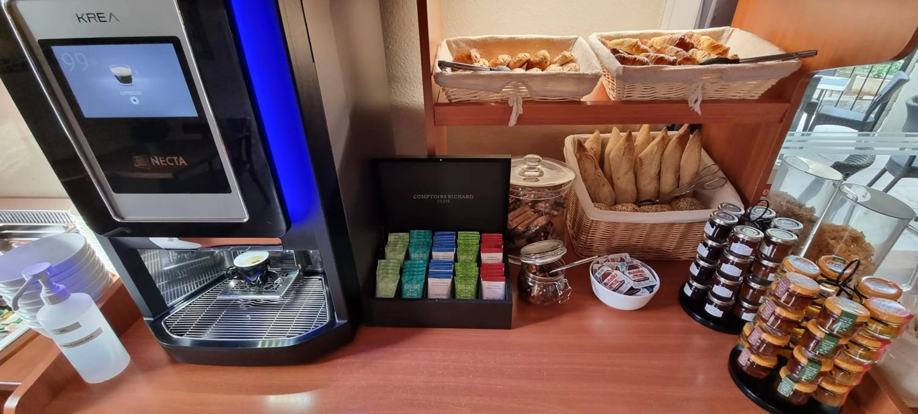 Breakfast in Hôtel Le Pradet