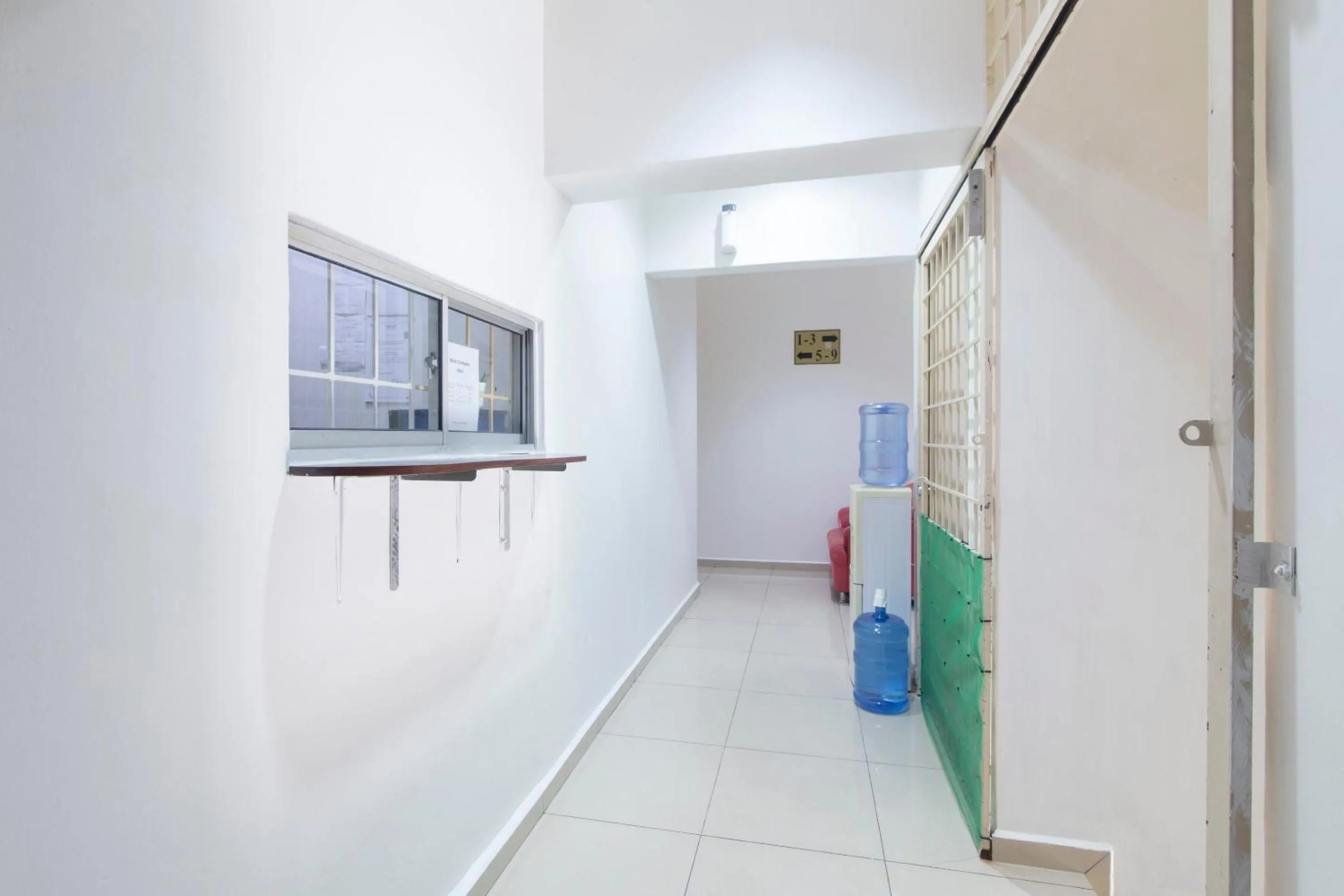 Lobby or reception in OYO 44072 Mines Cempaka Hotel