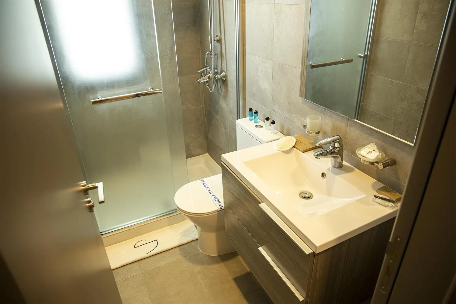 Bathroom in Jimmy's Suites