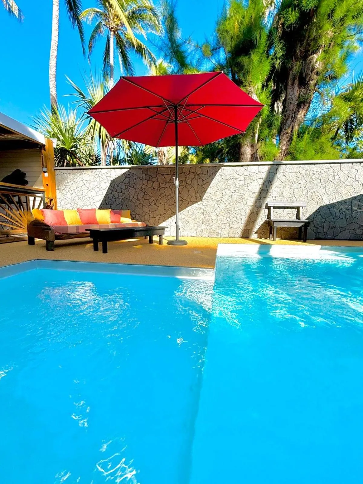 Swimming pool in Hôtel Coco Island