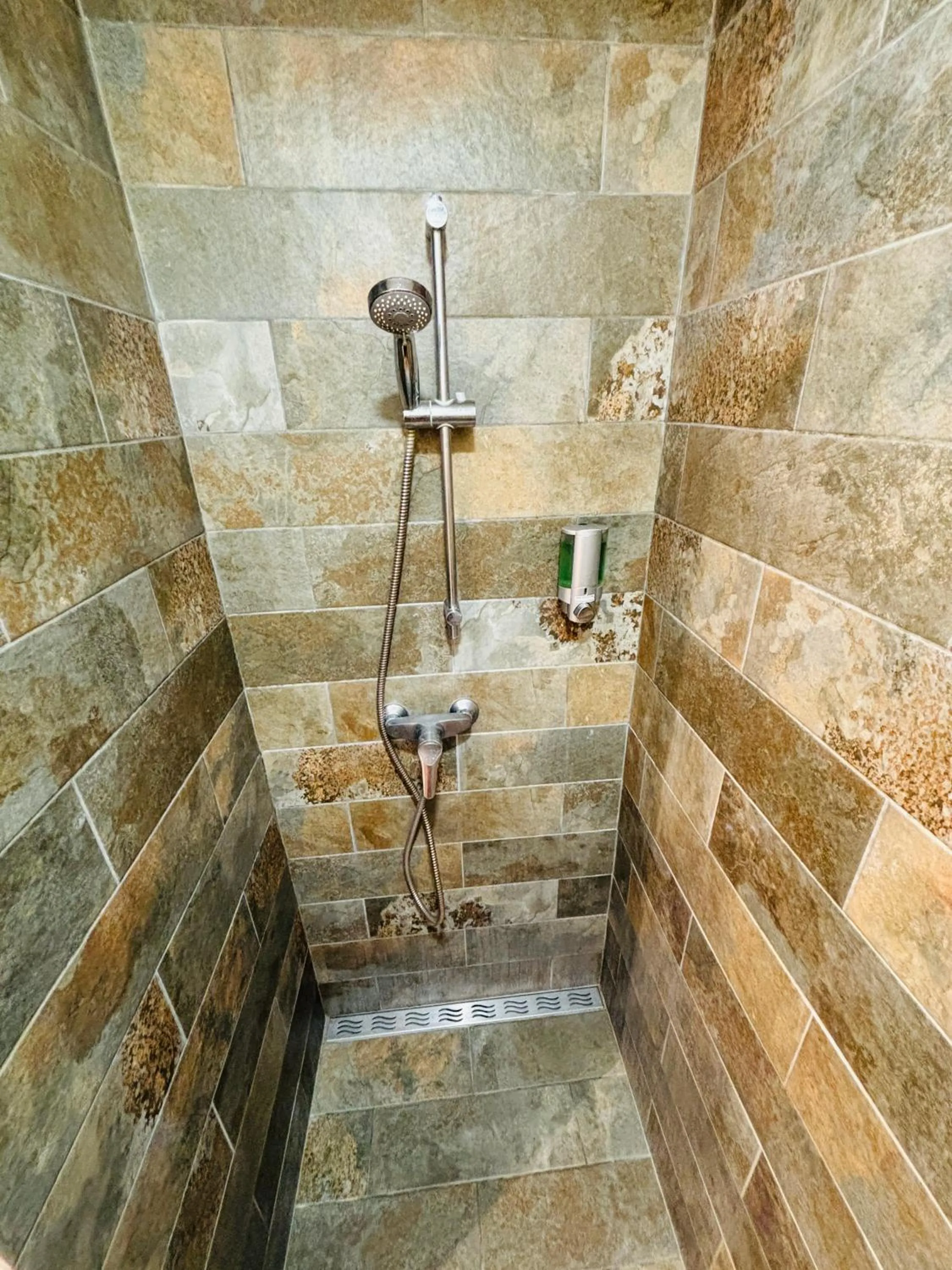 Shower in Hôtel Coco Island