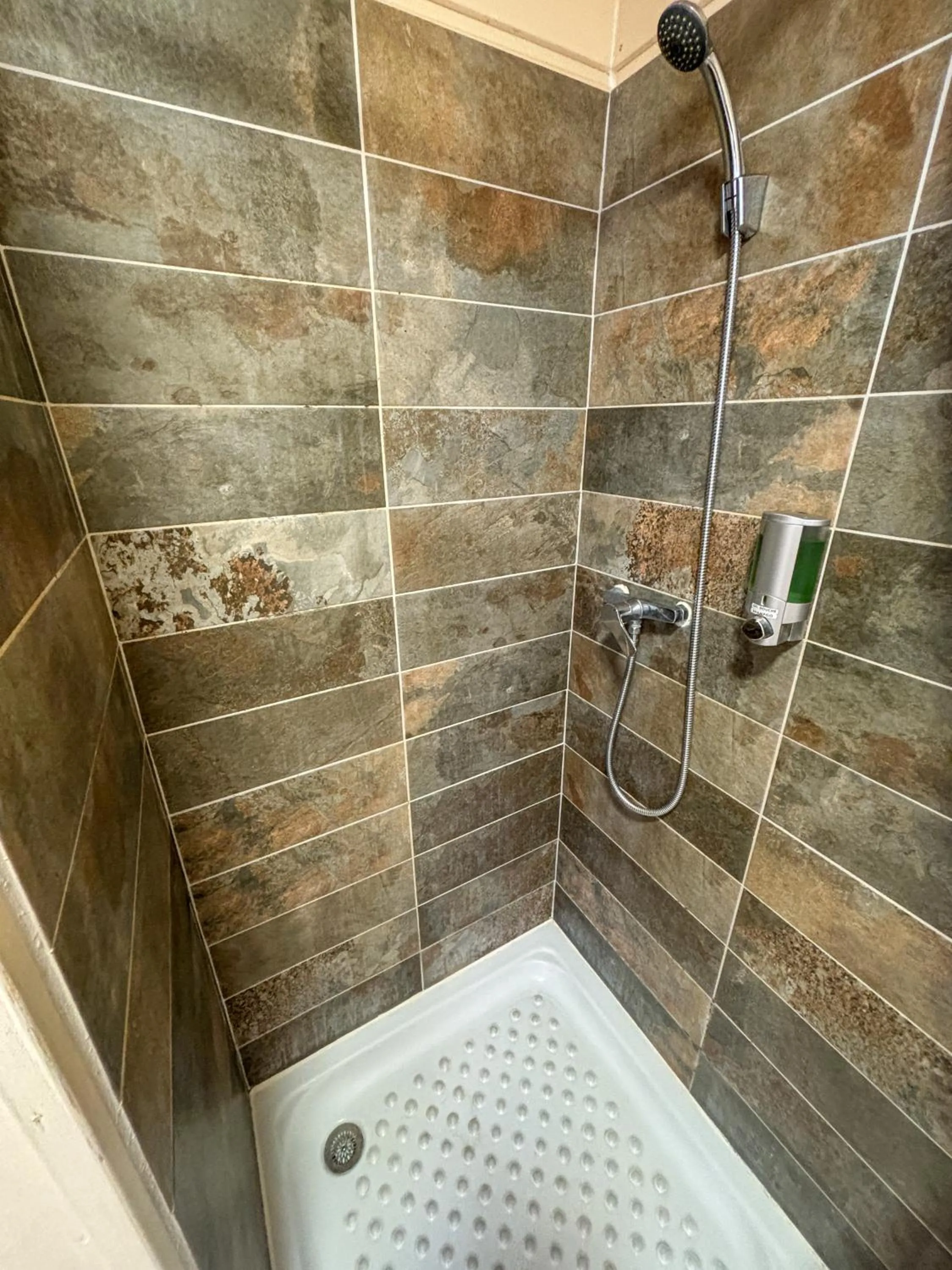 Shower in Hôtel Coco Island