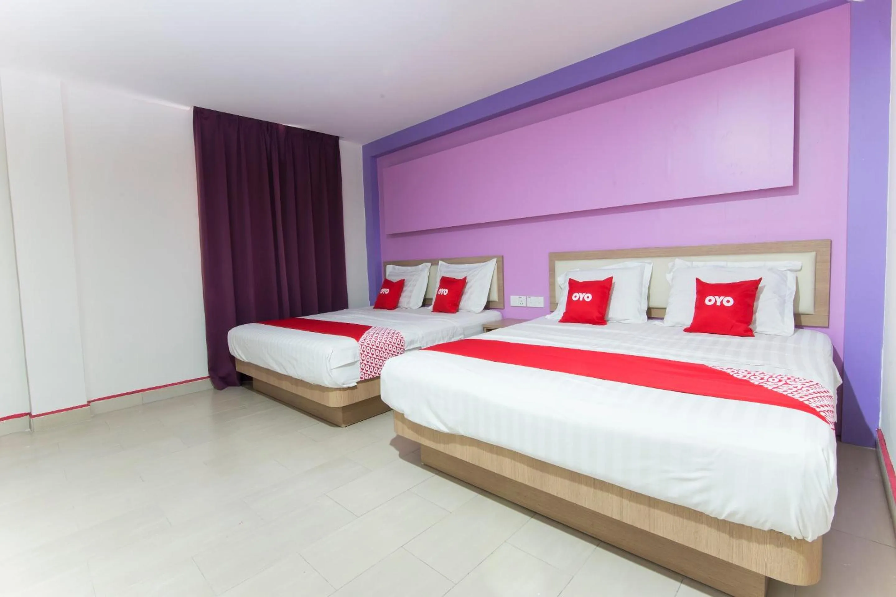 Bedroom, Bed in Valley View Hotel