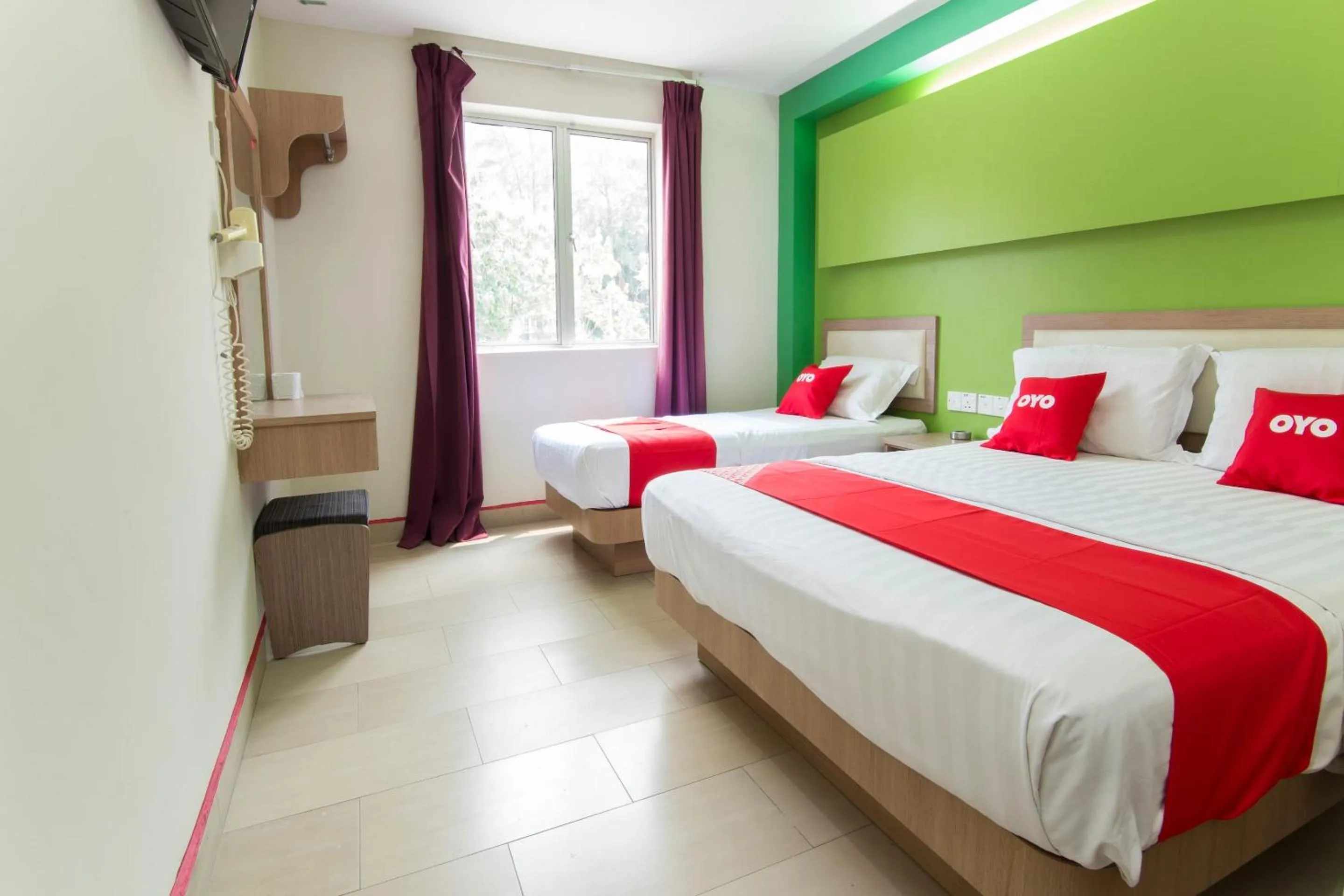 Bedroom, Bed in Valley View Hotel