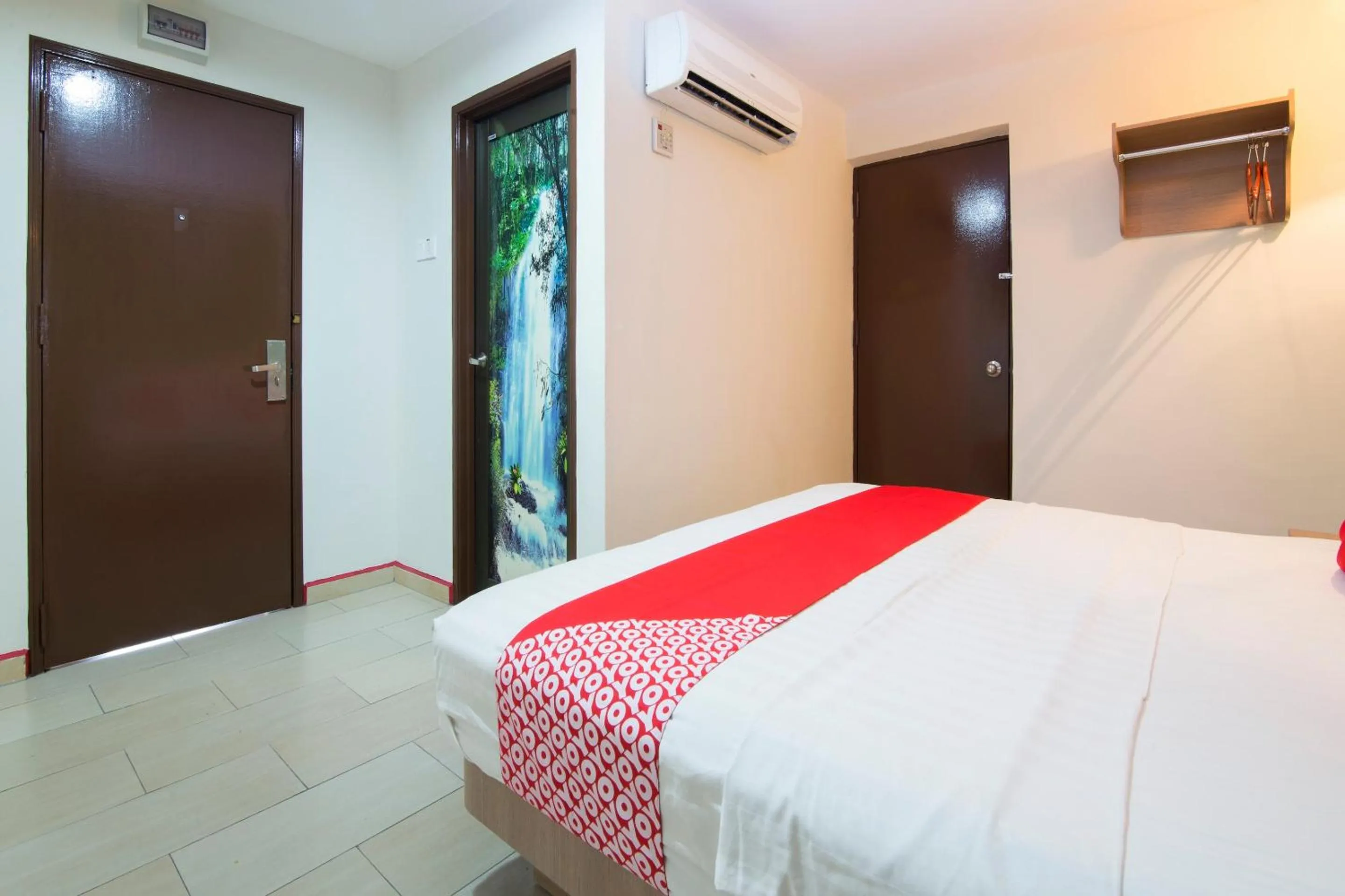 Bedroom, Bed in Valley View Hotel