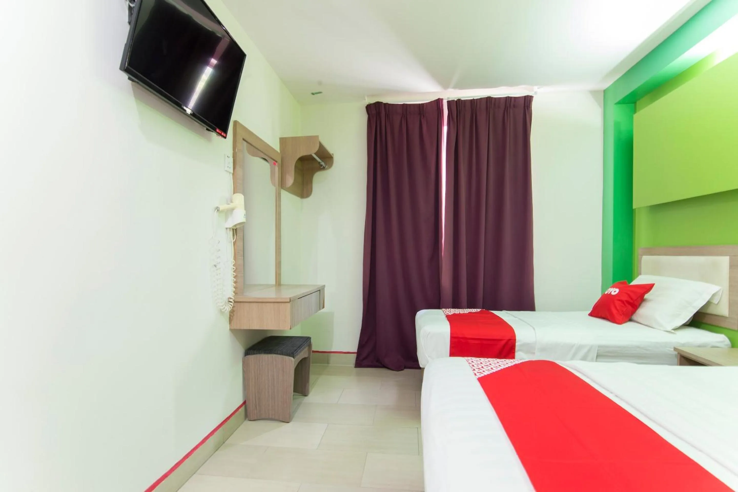 Bedroom, Bed in Valley View Hotel