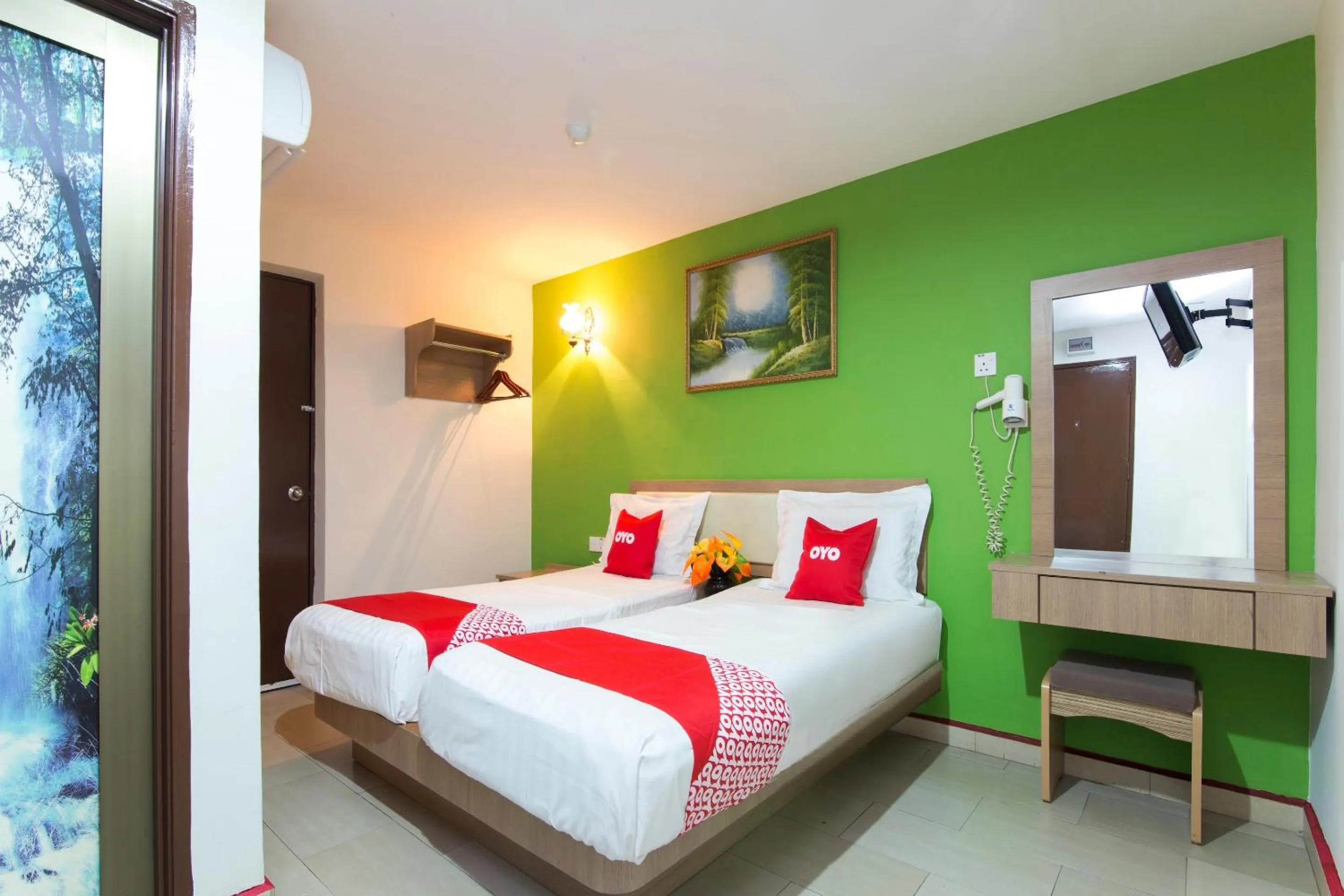 Bedroom, Bed in Valley View Hotel