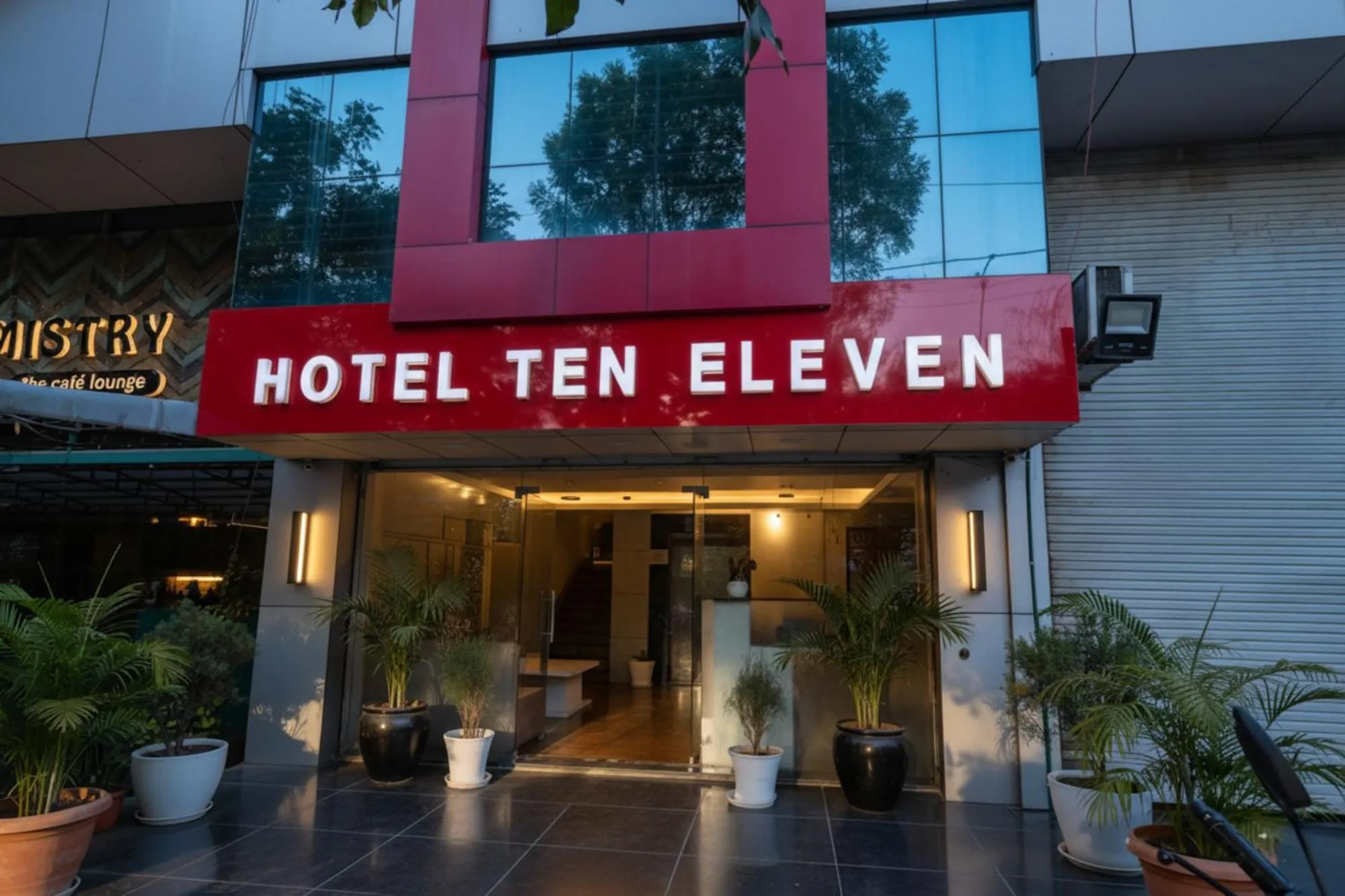 Facade/entrance in FabHotel Ten Eleven