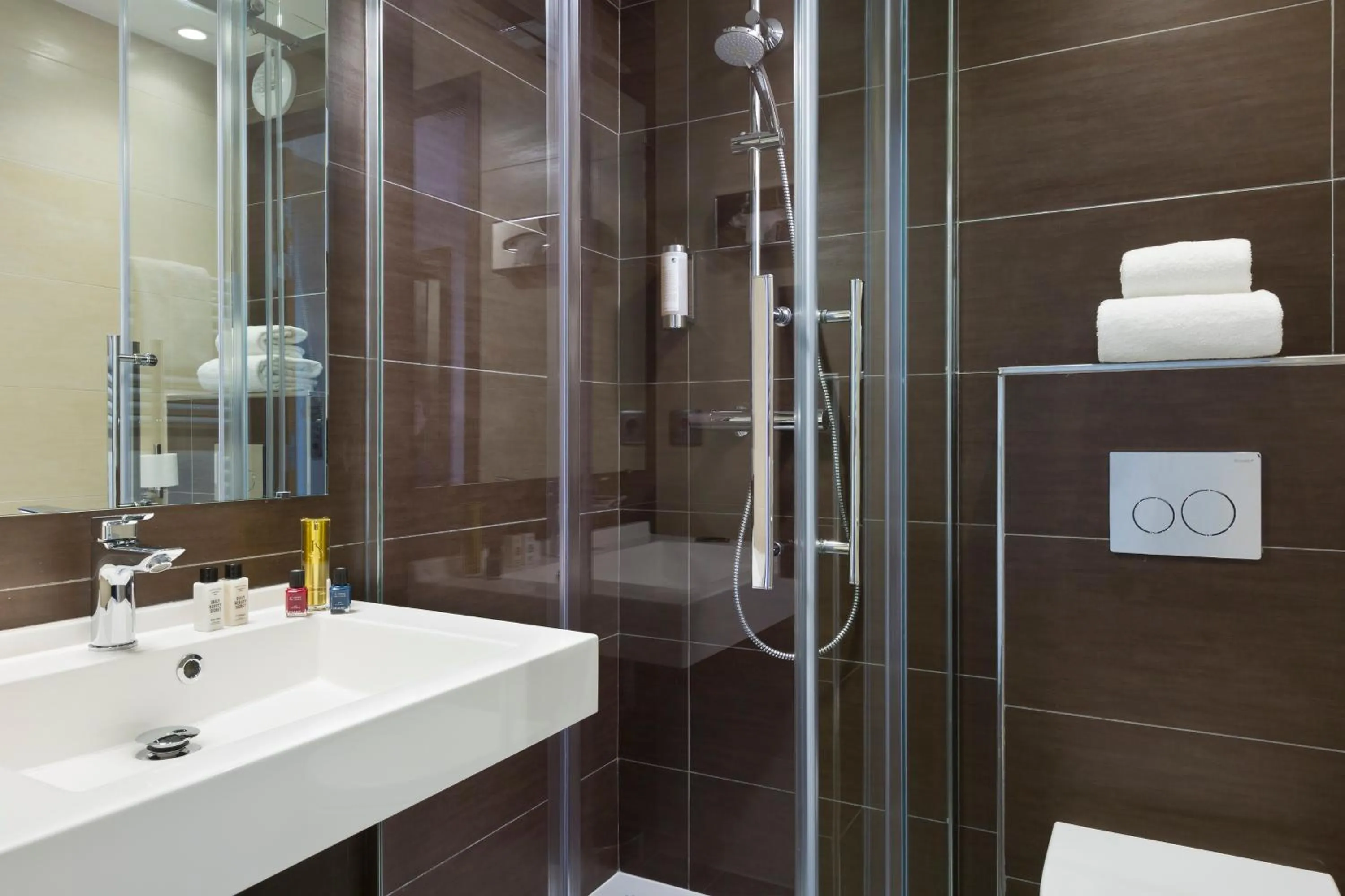 Shower in Simon's Boutique Hôtel