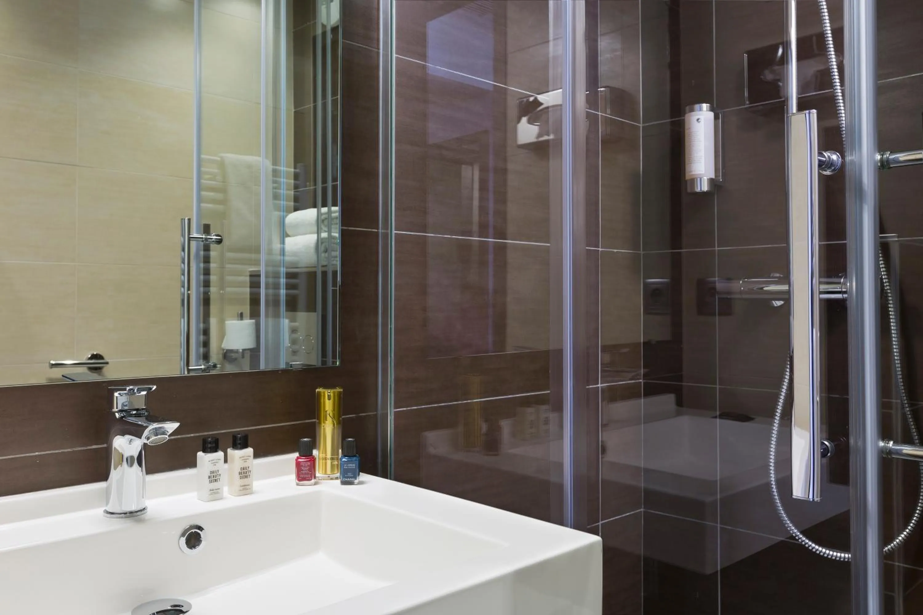 Shower in Simon's Boutique Hôtel