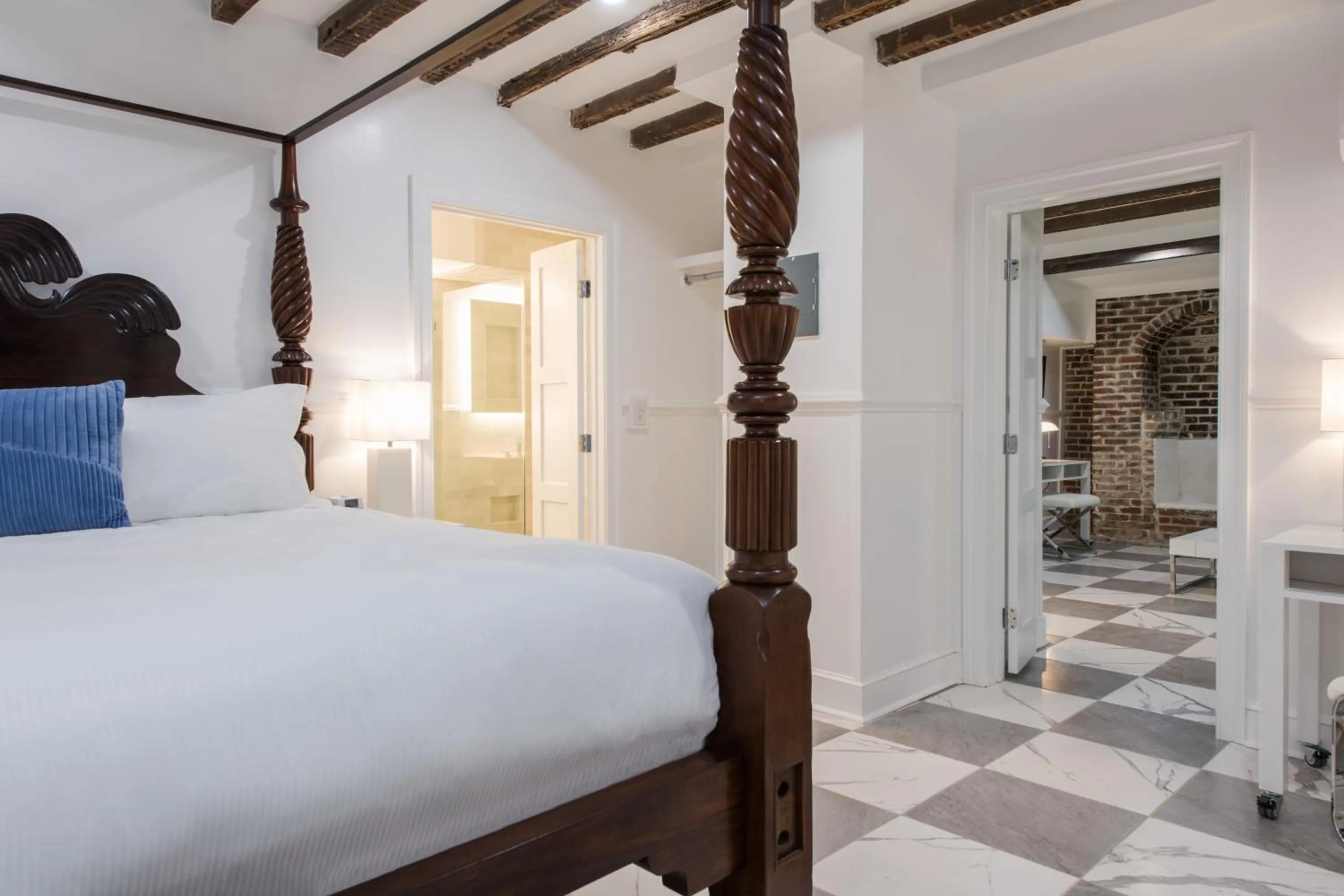 Bedroom, Bed in 20 South Battery