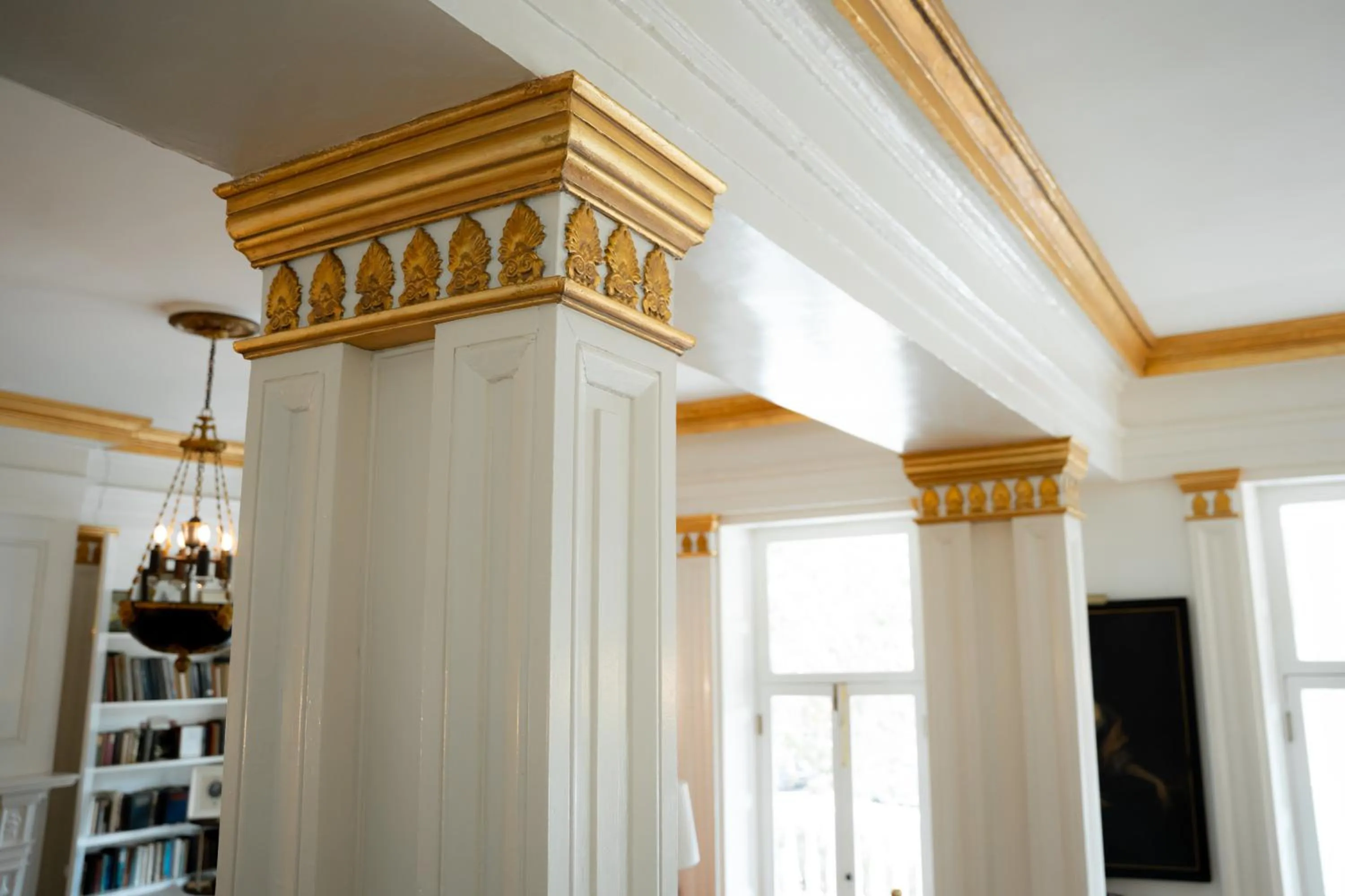 Decorative detail in 20 South Battery