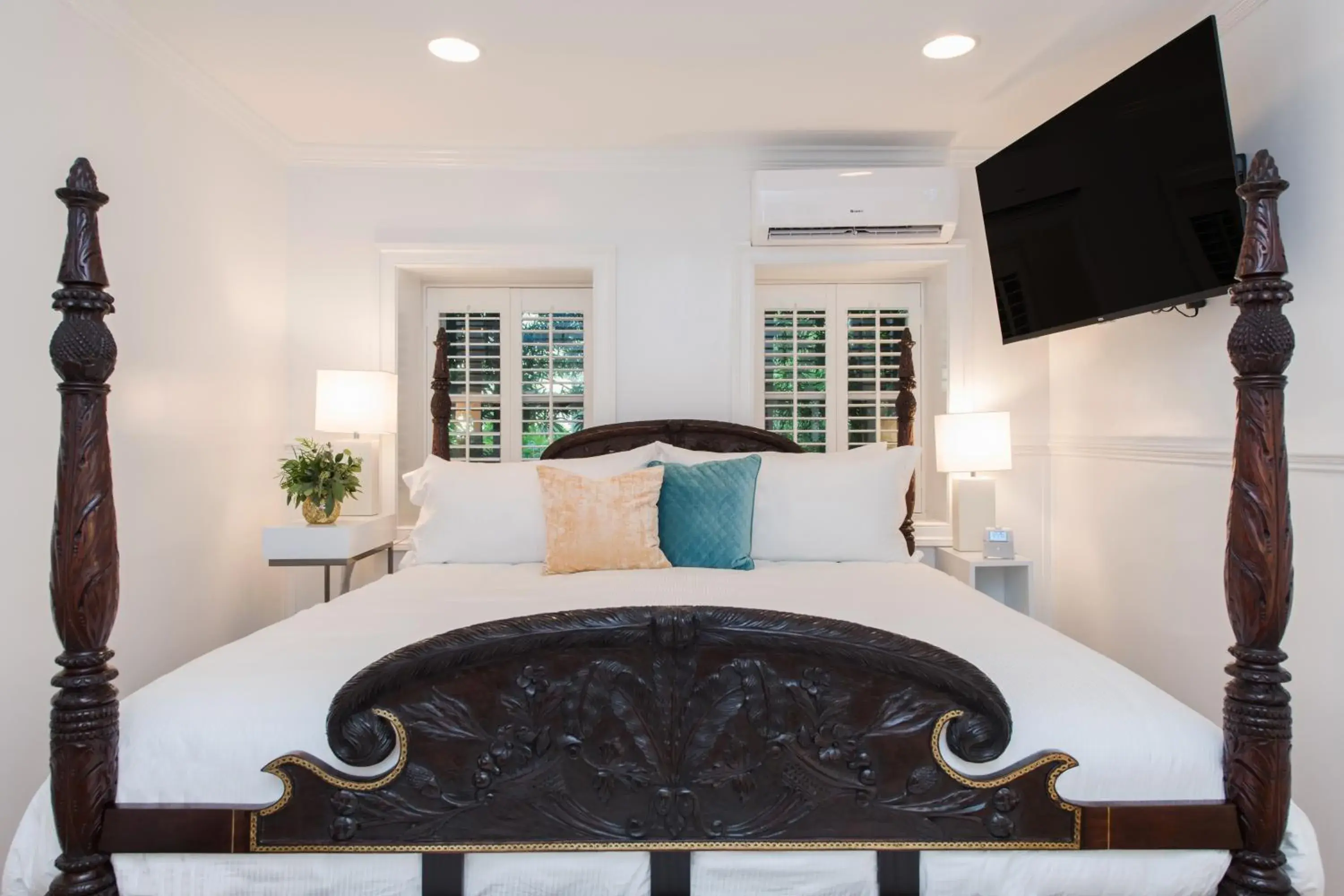 Battery Carriage House Suite in 20 South Battery Battery Carriage House Suite in 20 South Battery