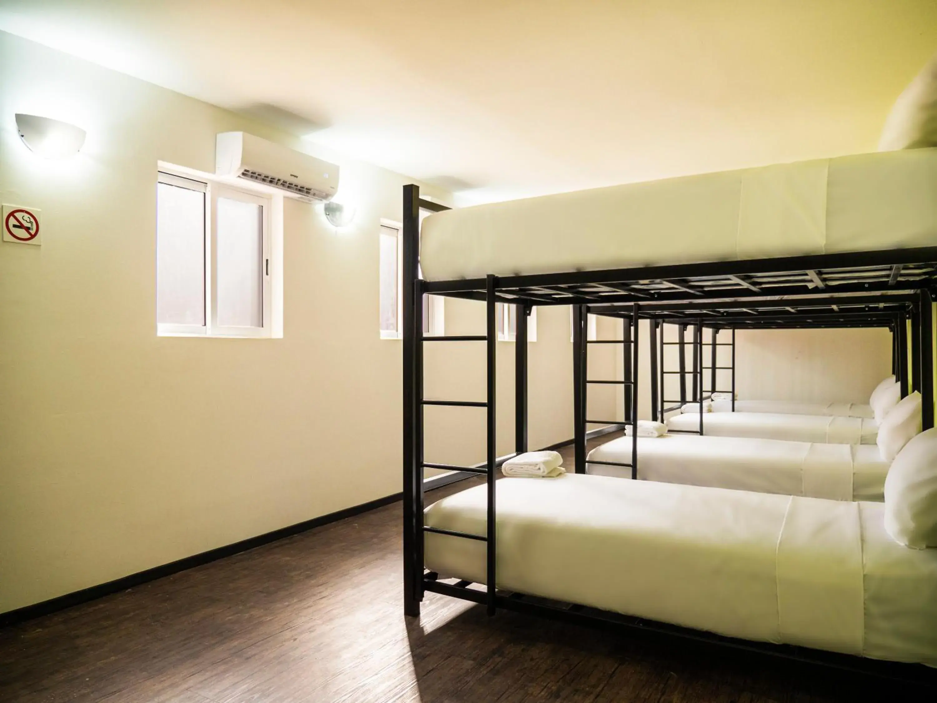 Bed in 8-Bed Dormitory Room in Colorbox beds and rooms Bed in 8-Bed Dormitory Room in Colorbox beds and rooms