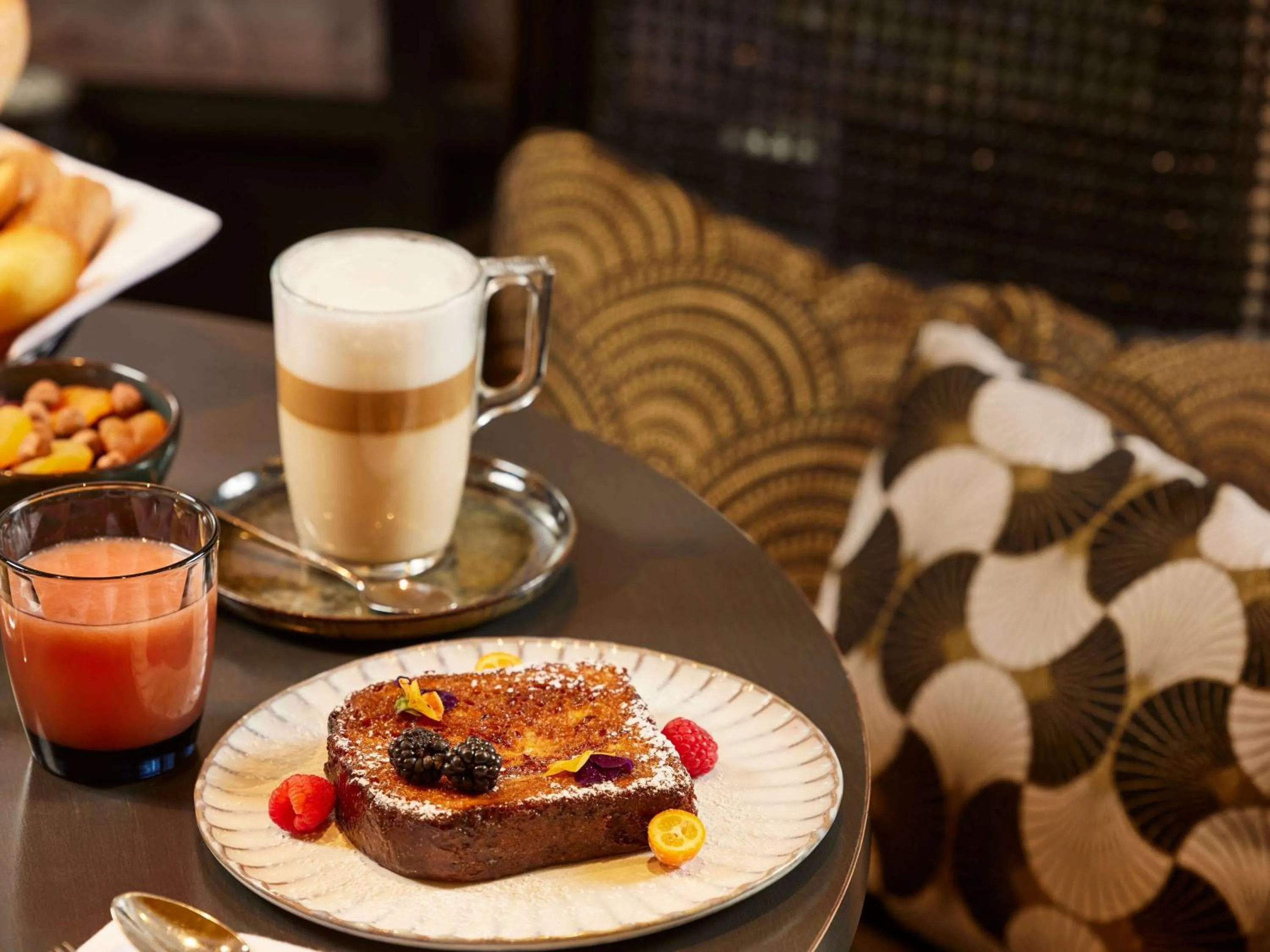 Lounge or bar in Sofitel Paris Le Faubourg