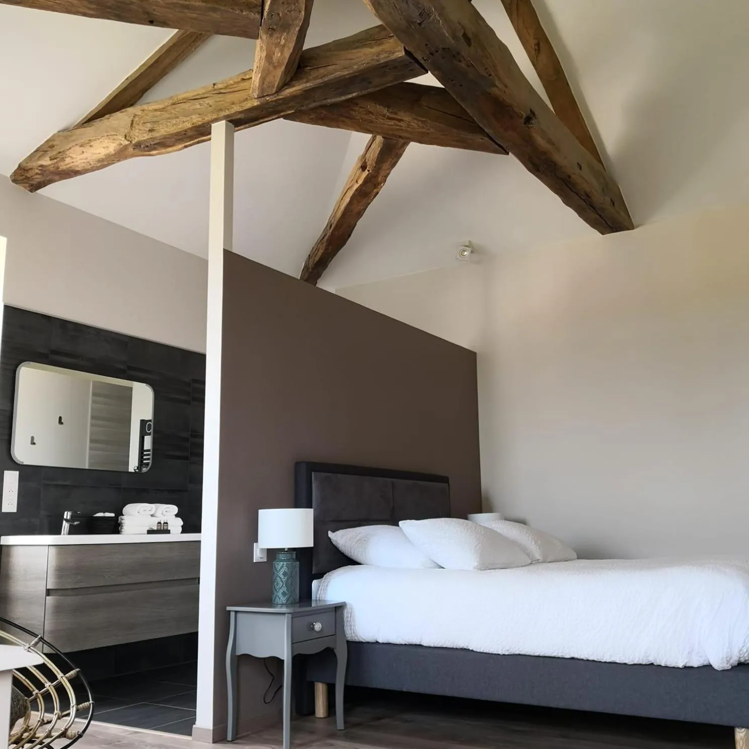 Photo of the whole room, Bed in La Clé du Puy