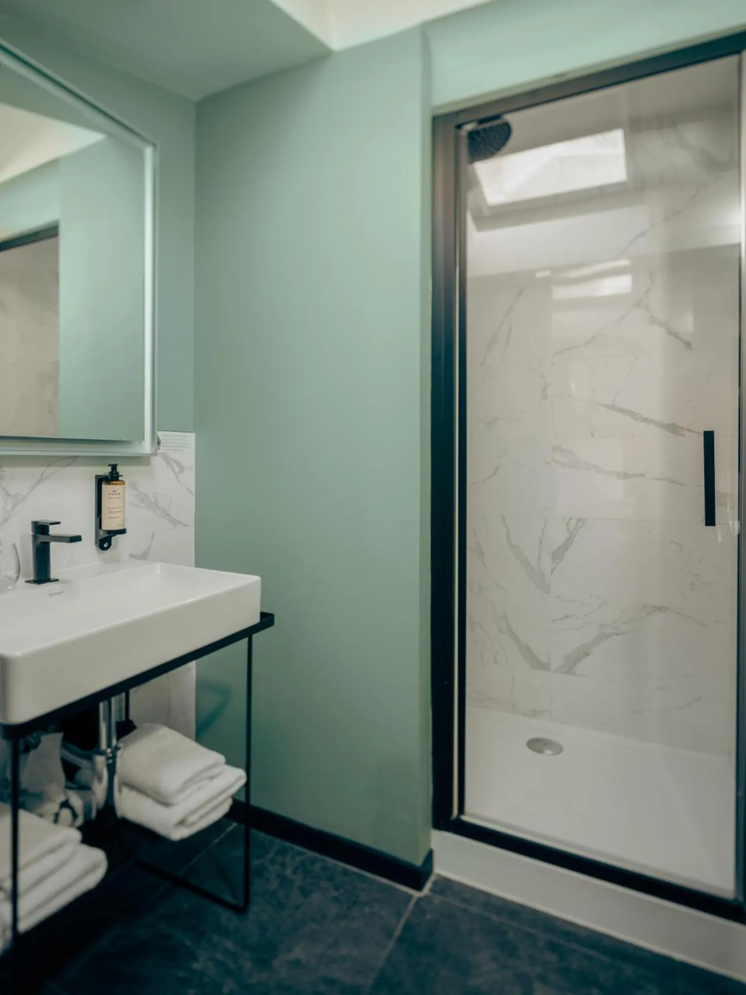 Shower in Le Nemours Rennes