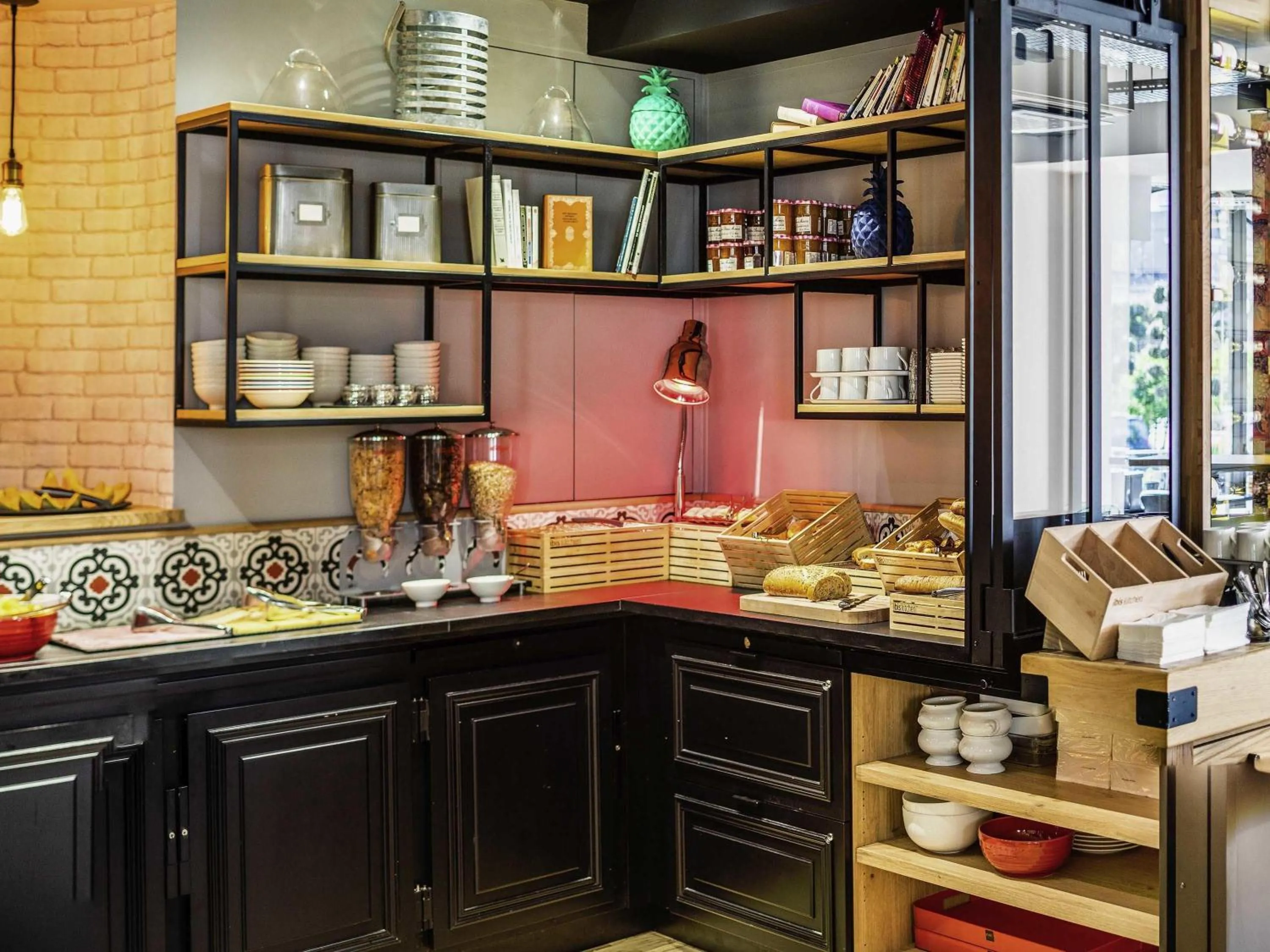 Breakfast in ibis Styles Dinan Centre Ville