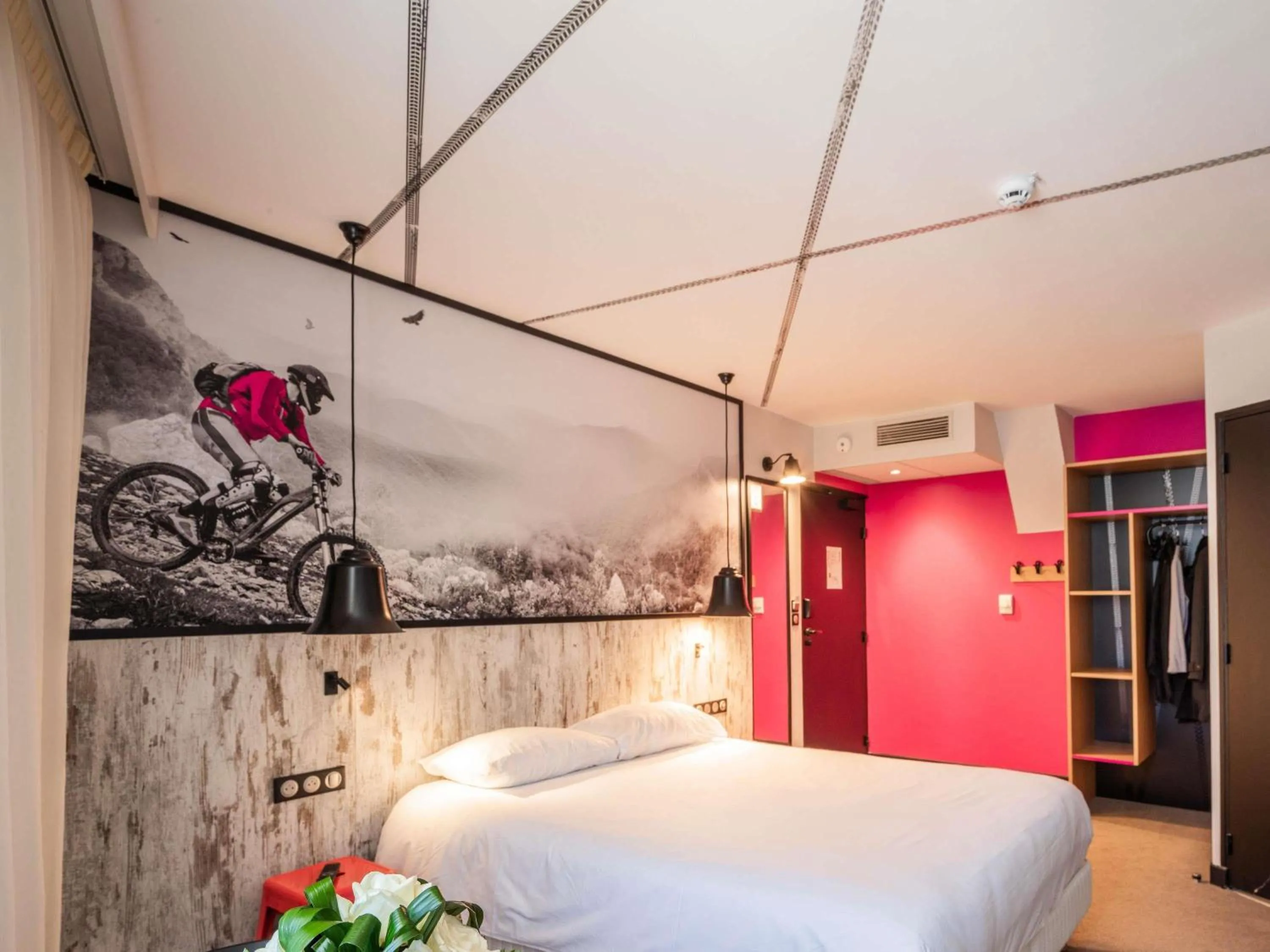 Bedroom, Bed in ibis Styles Dinan Centre Ville