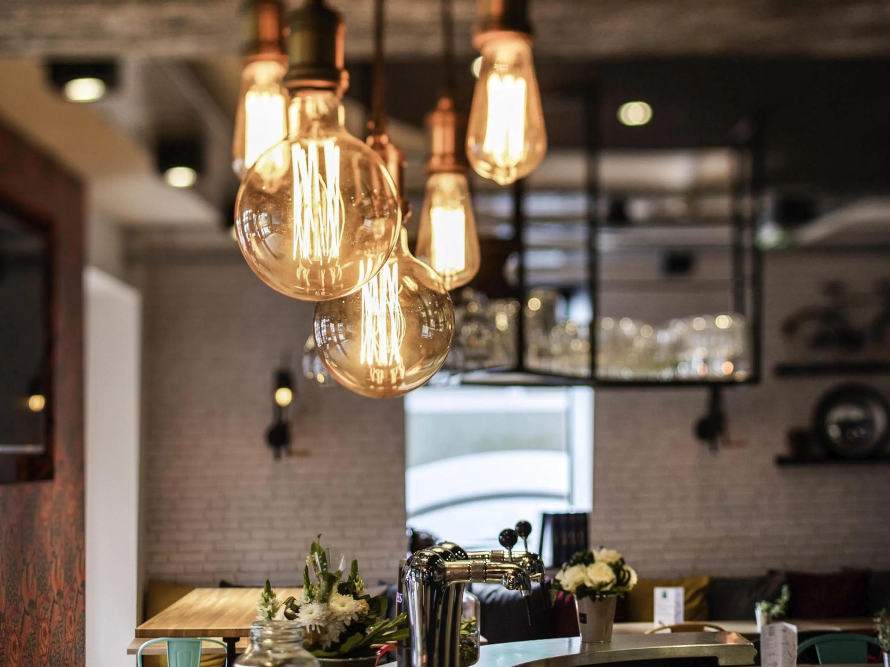 Lounge or bar in ibis Styles Dinan Centre Ville