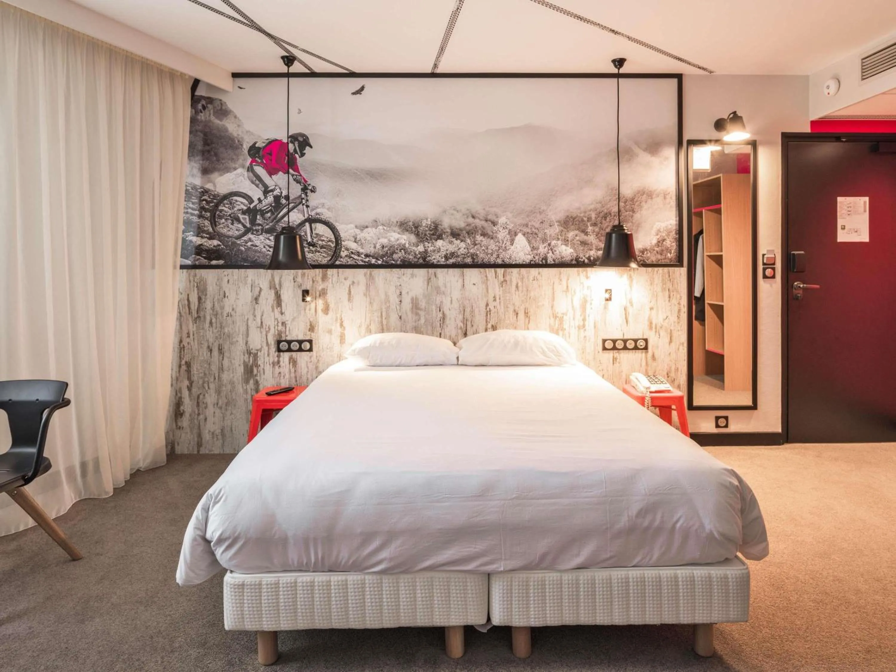 Bedroom, Bed in ibis Styles Dinan Centre Ville