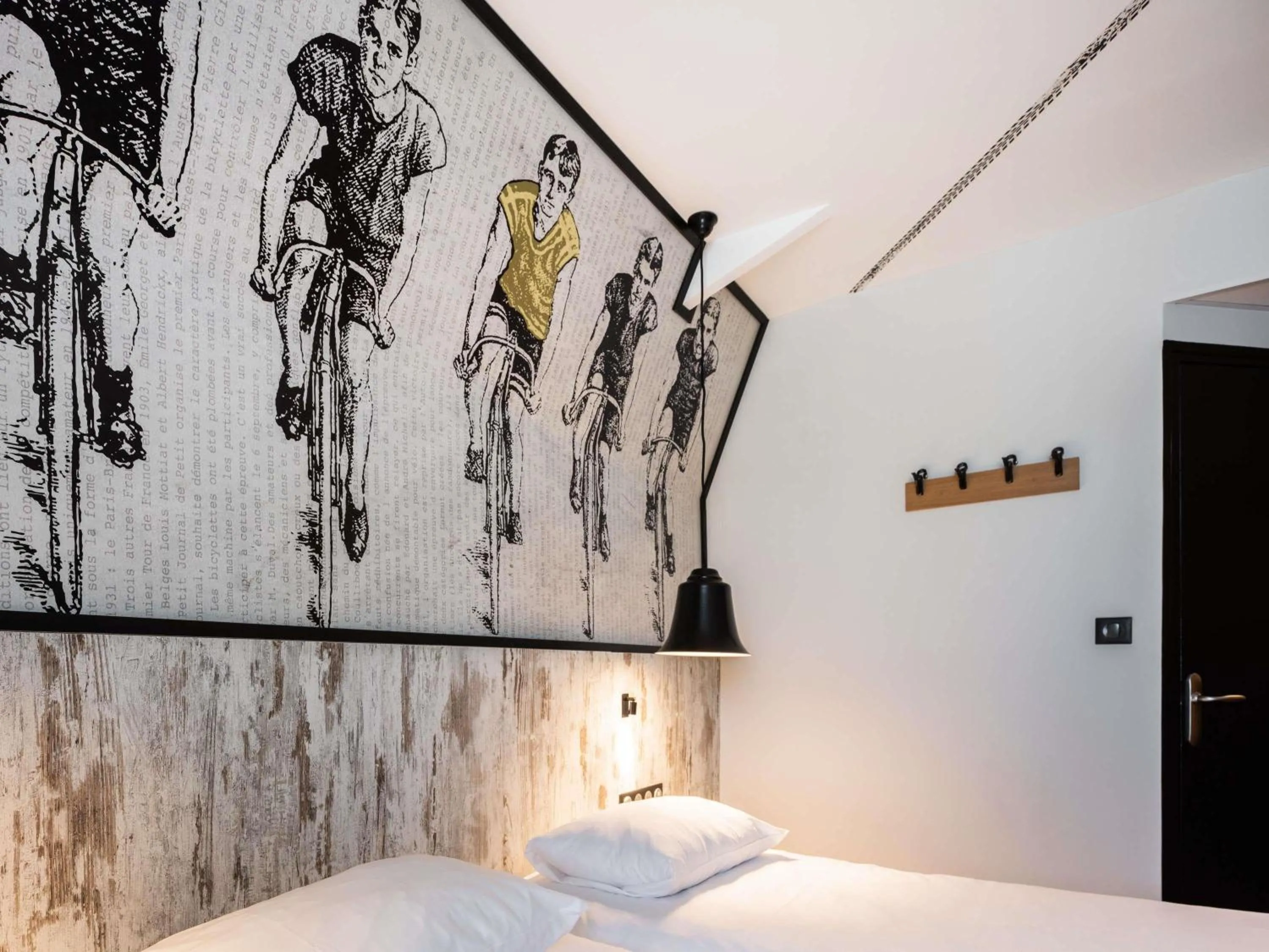 Bedroom, Bed in ibis Styles Dinan Centre Ville